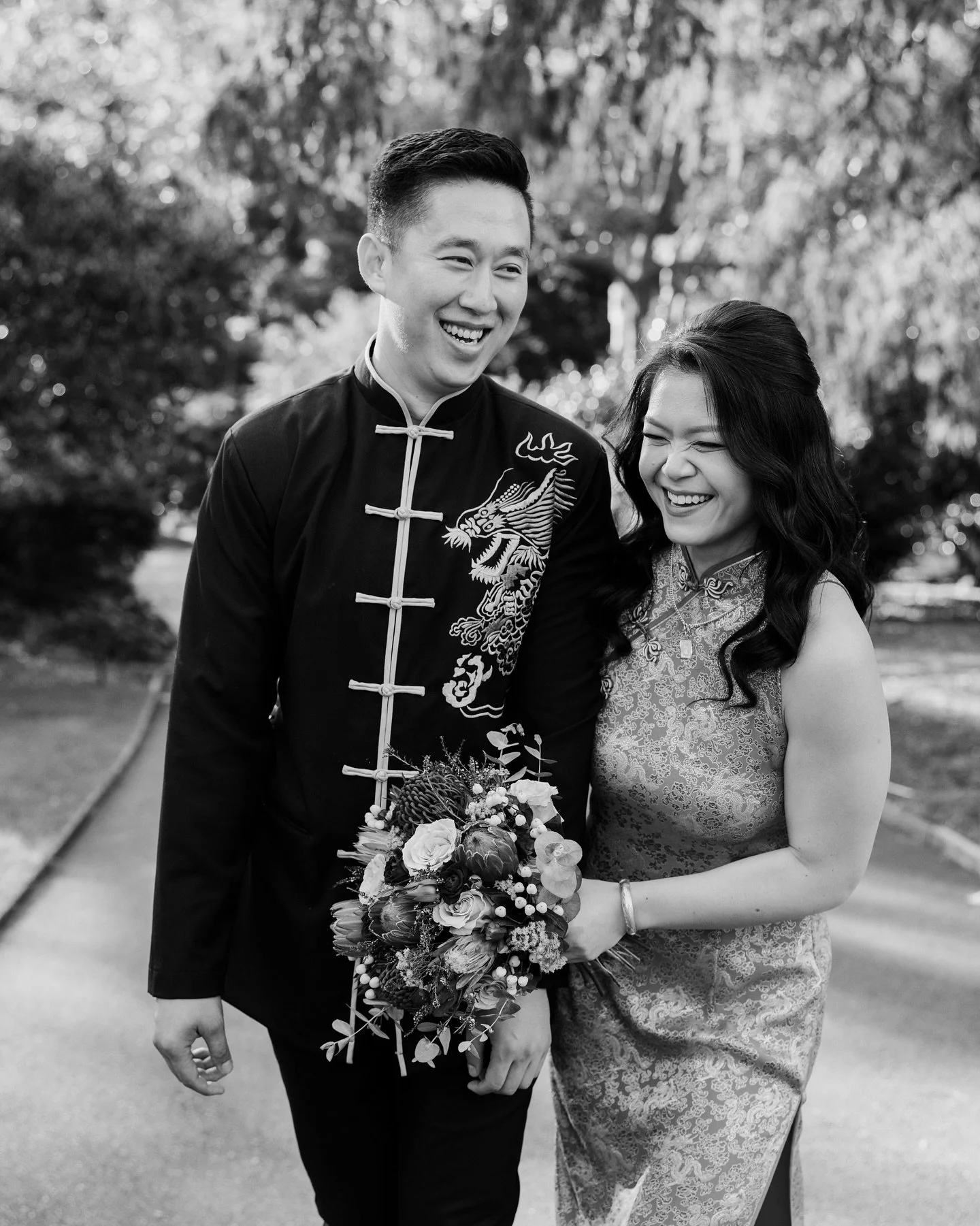 Christina & Yew Eng Ng’s wedding day so perfectly reflected them. They spent the morning getting ready together with their friends in a gorgeous hotel room over the water. Hyping the day up with their besties & sipping champagne before