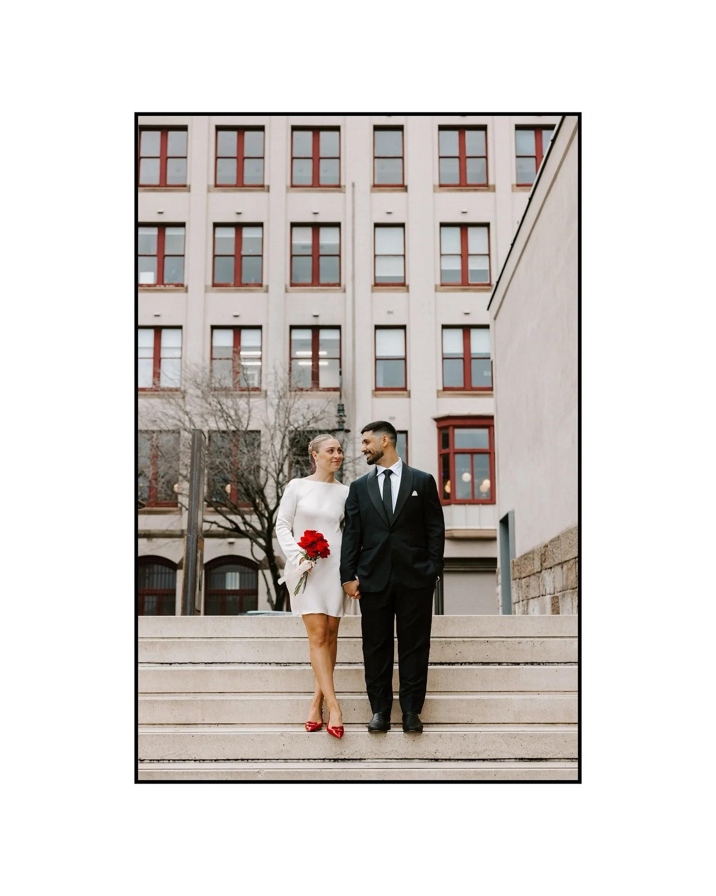 Alex & Chris got hitched in Sydney before celebrating with all their friends and family in Bali. Still obsessing over the photos from this drizzly afternoon in Sydney 😍❤️