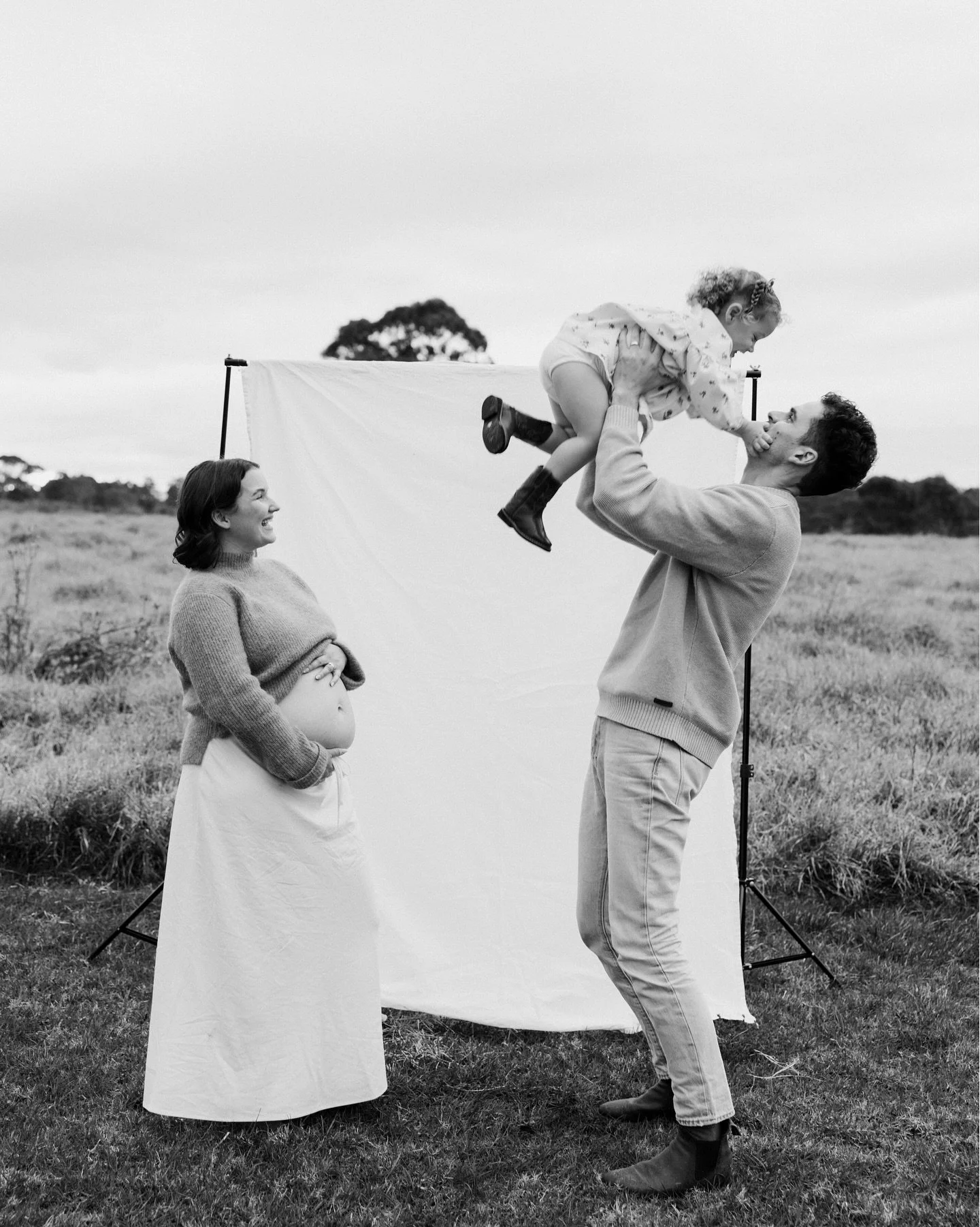 I loved capturing Jess & Jacob’s wedding 3.5 years ago so it was super special when they reached out to reconnect and share the news of their growing family 💛  #familyphotography