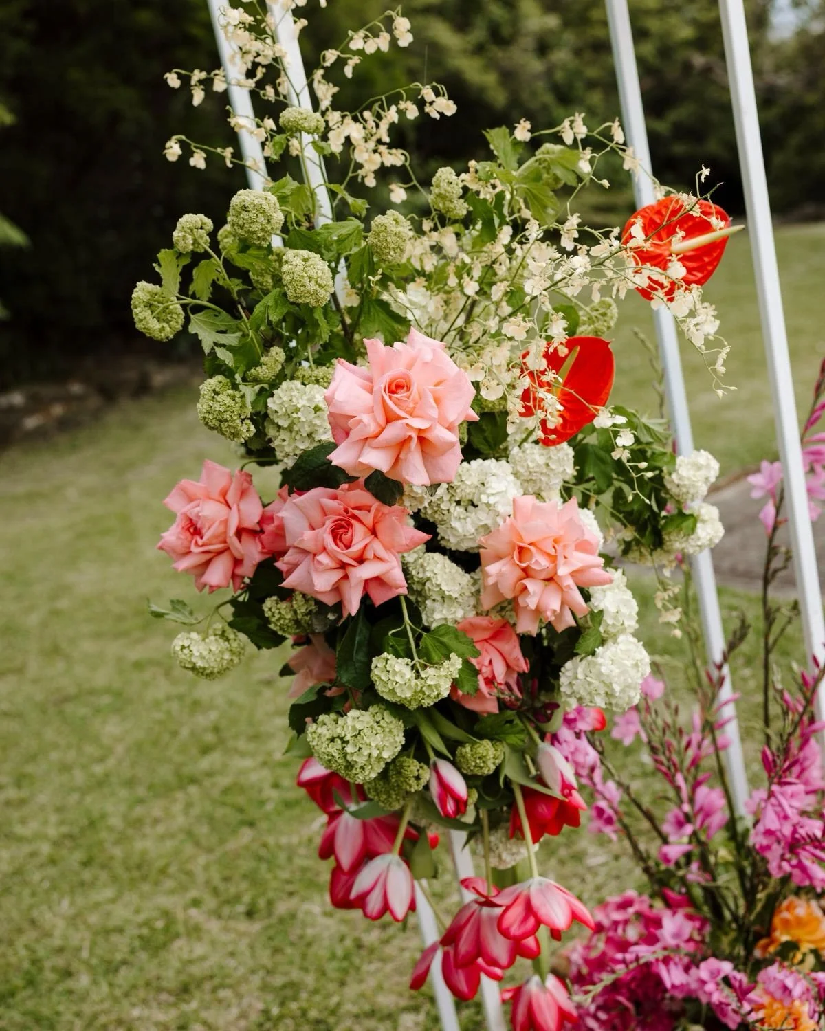 A moment for @pansyfleur and her flower magic! 😍😍😍✨✨✨ #sydneyweddingflorist #sydneyweddingphotography #gunnersbarrackswedding