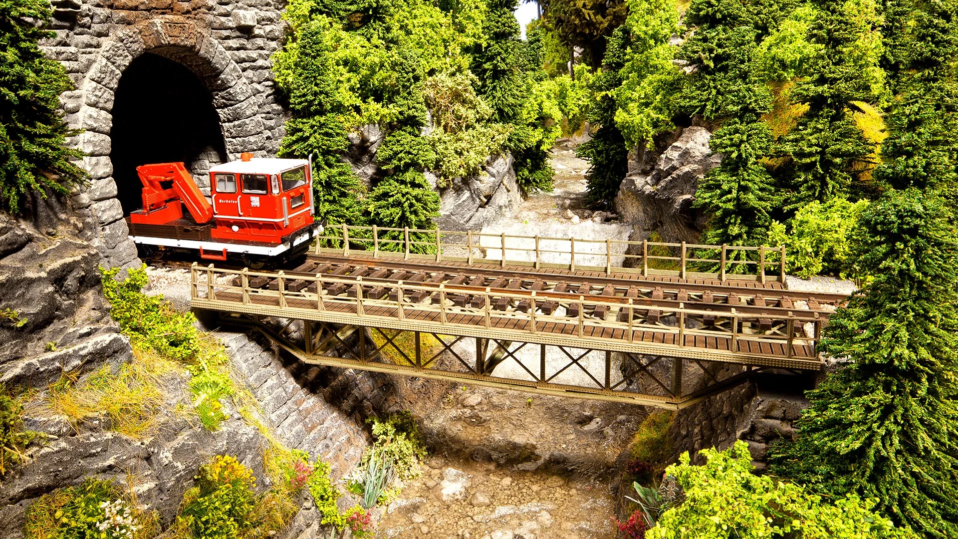 Flussbrücke / Spielzeugfotografie