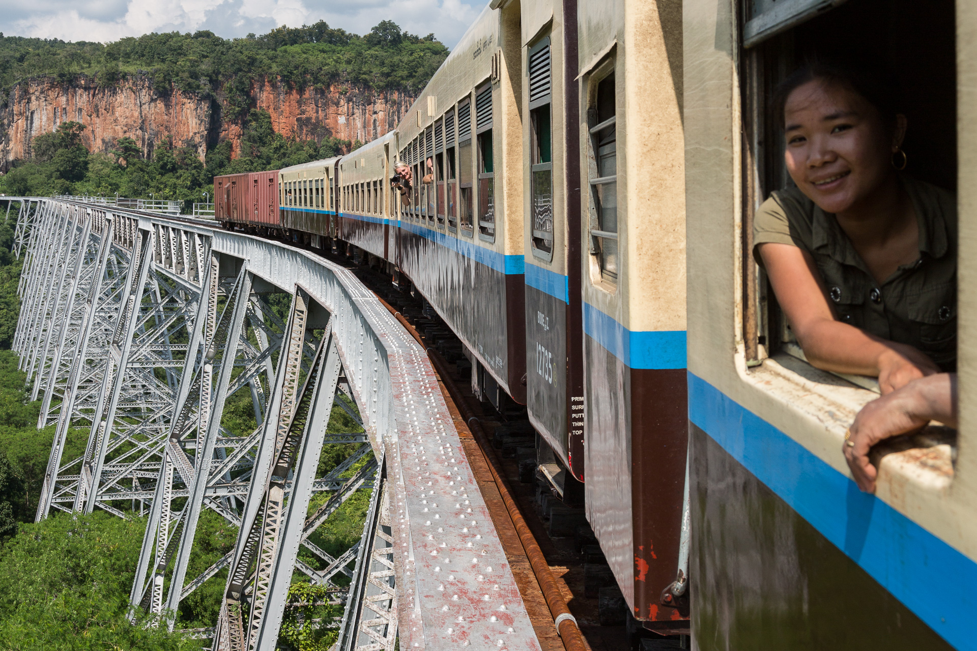 Fahrt über die Gokteik Brücke im Shan-Staat