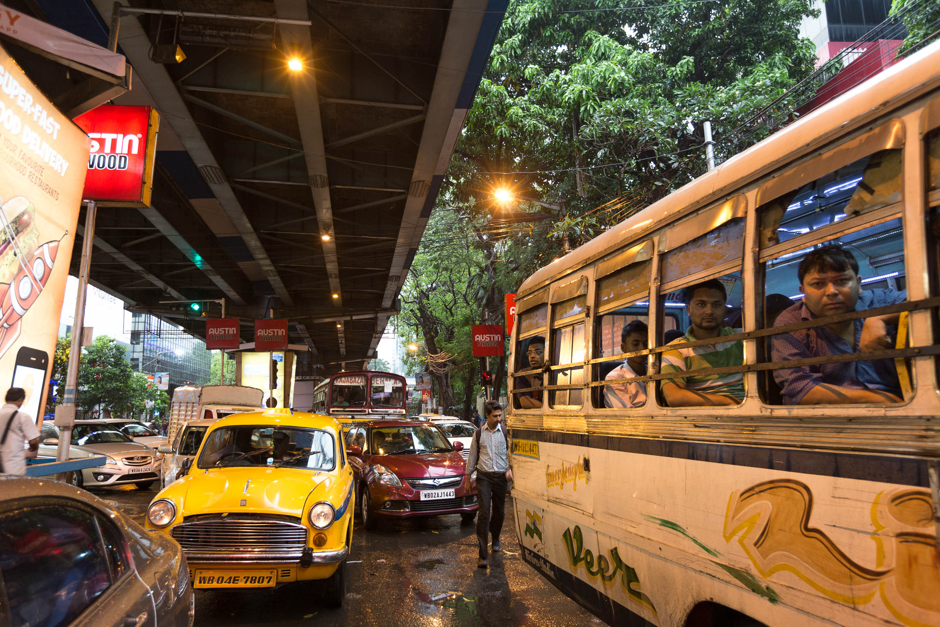  Kolkata City - reger Verkehr 