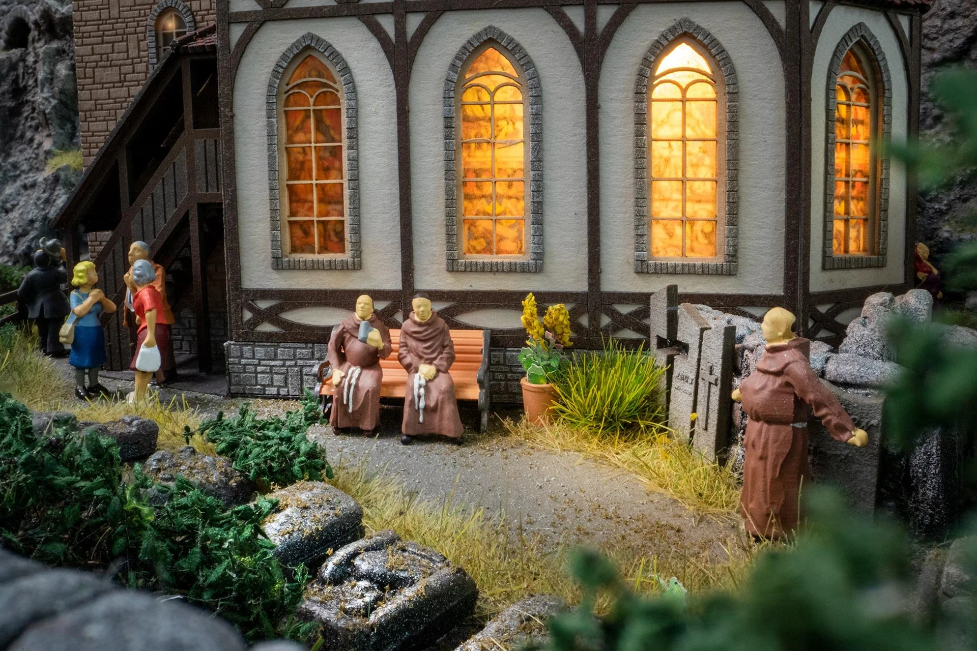 Figurengruppe Mönche / Modellbahnfotografie