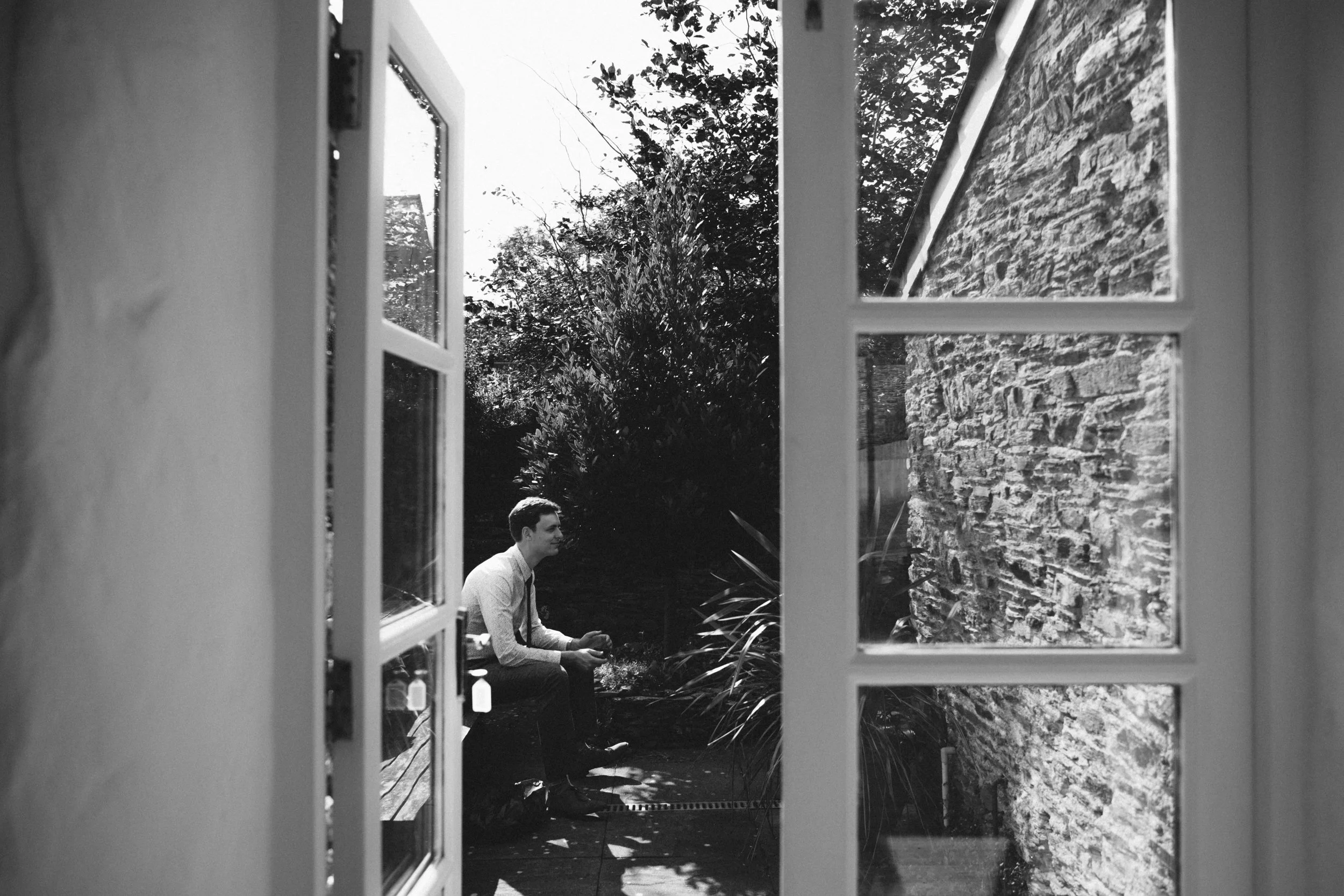 natural storytelling non posed candid wedding photography in Devon and Cornwall