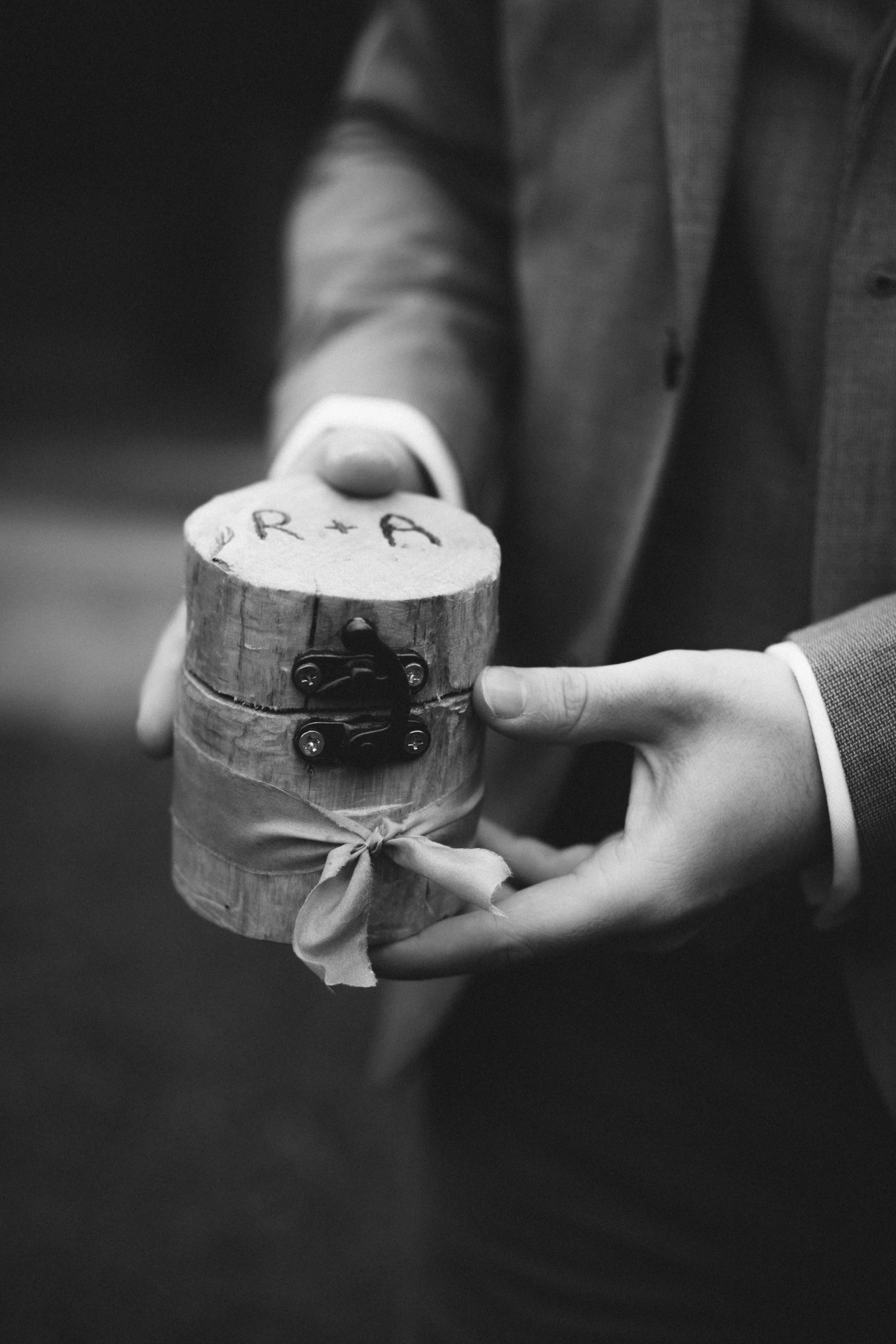 rustic wooden ring box ideas for countryside wedding