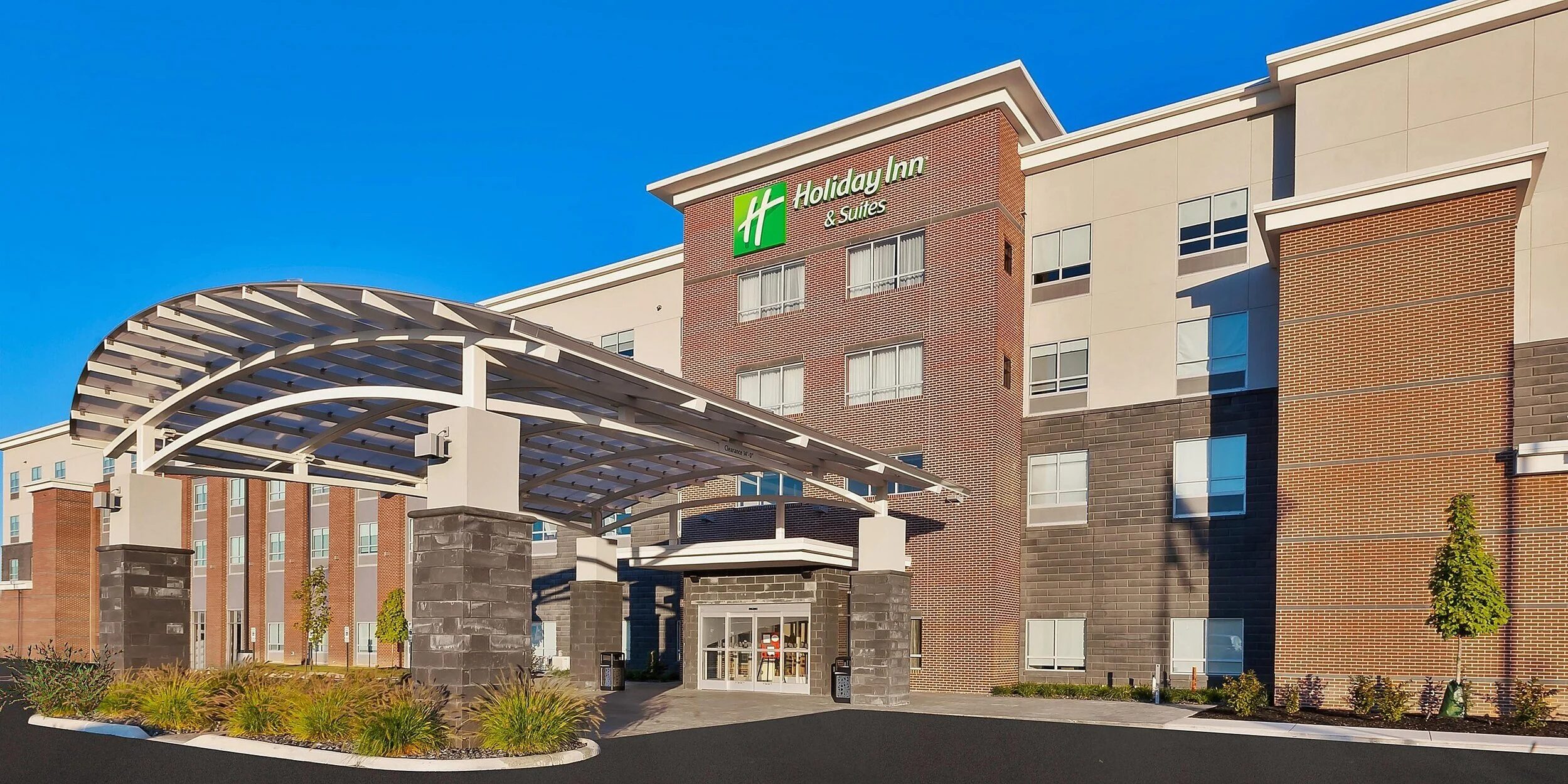 holiday-inn-hotel-and-suites-perrysburg-6647136462-2x1.jpg