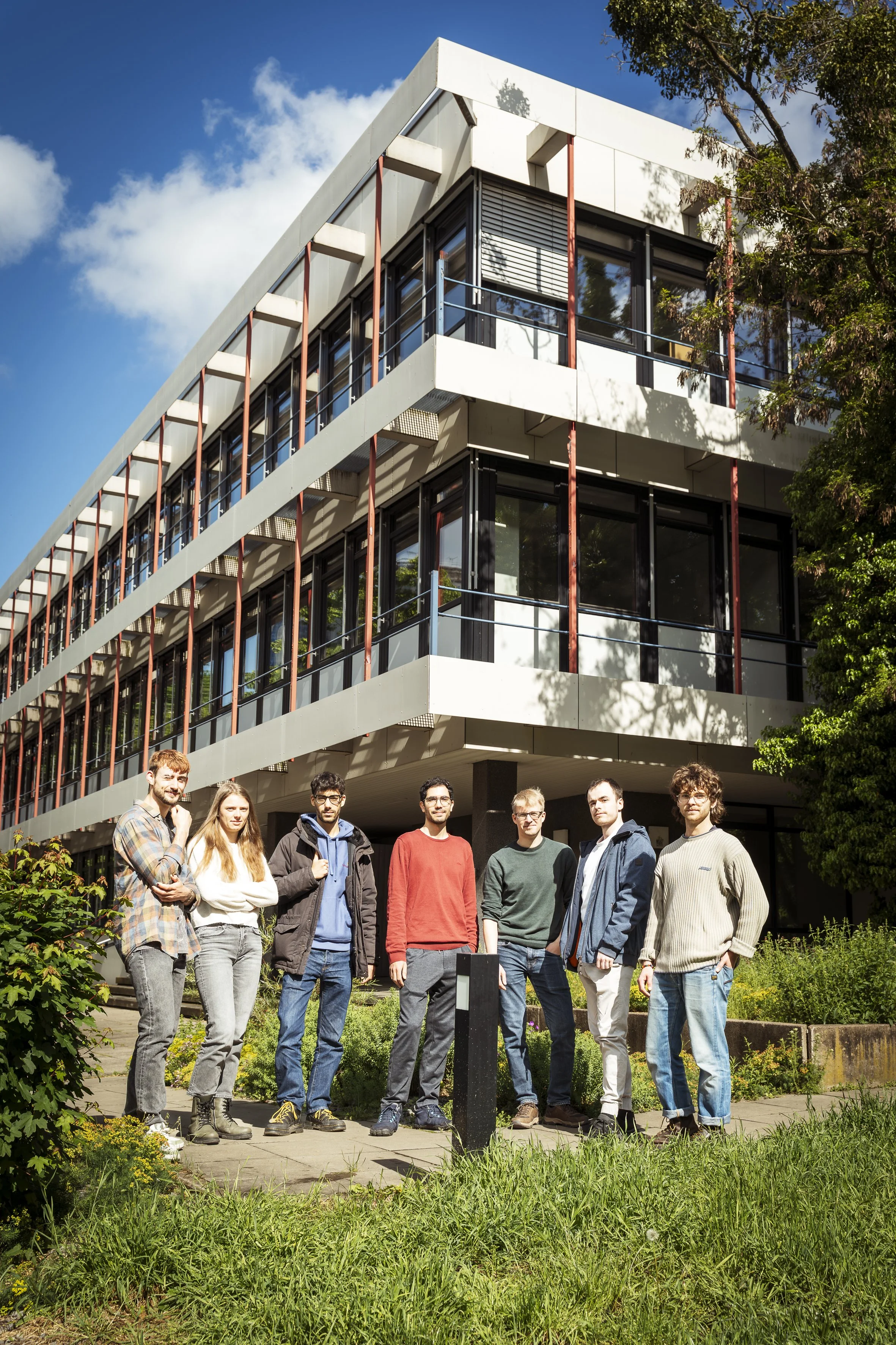 ProfessionellesGruppenfoto junger Wissenschaftler um Dr. Guillem Domenech-20260513-0021.jpg