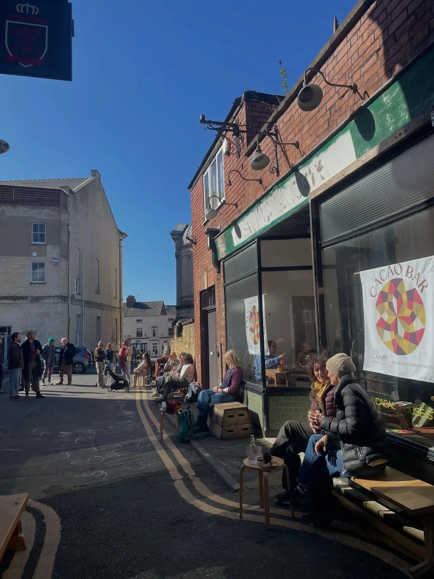Sun&rsquo;s out in Stroud. Amazing day today , so many happy people. Of course because of the sun (and maybe because of the chocolate) 🍫