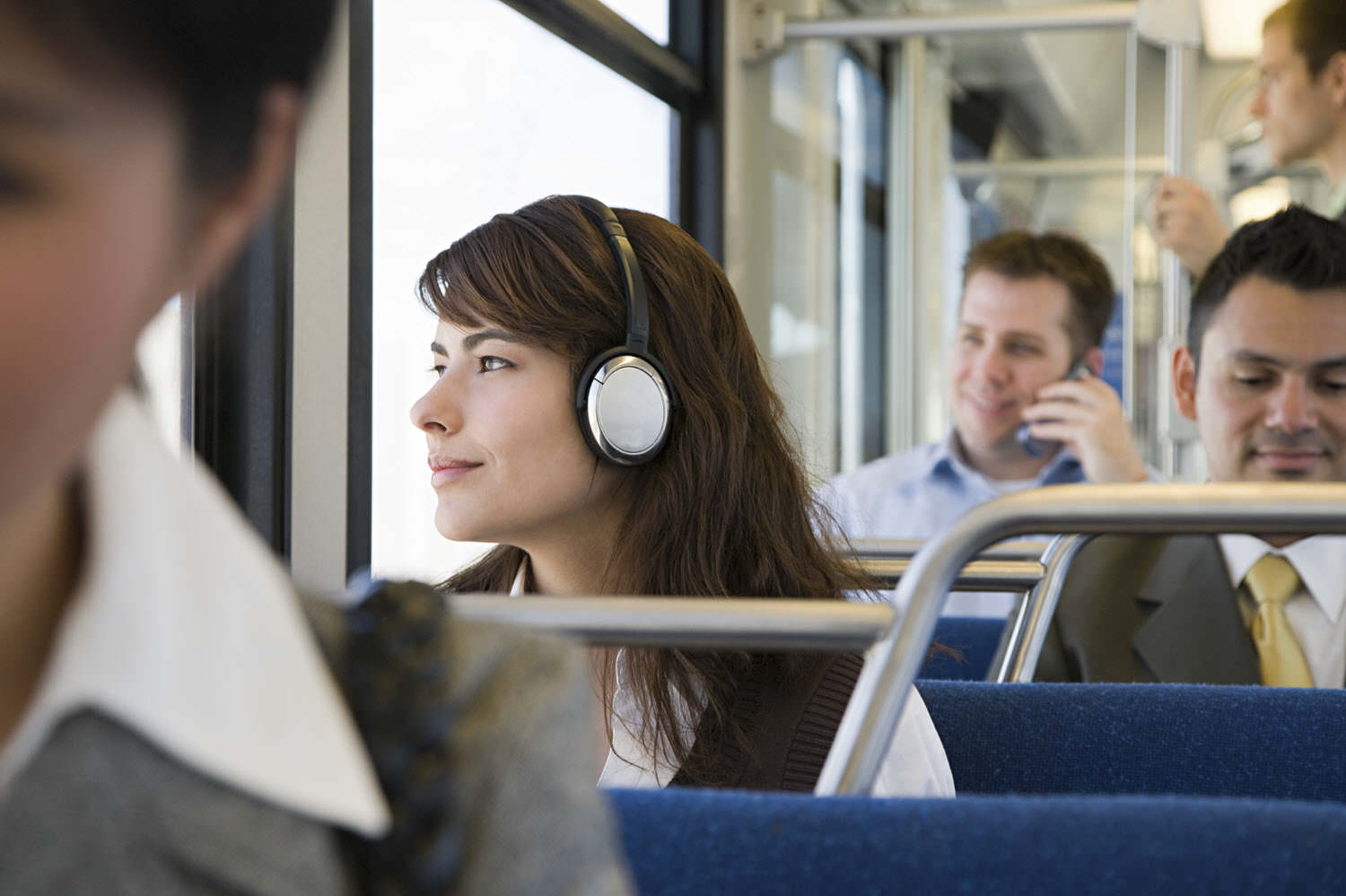 commuter listening to mp3 flashcard audio file