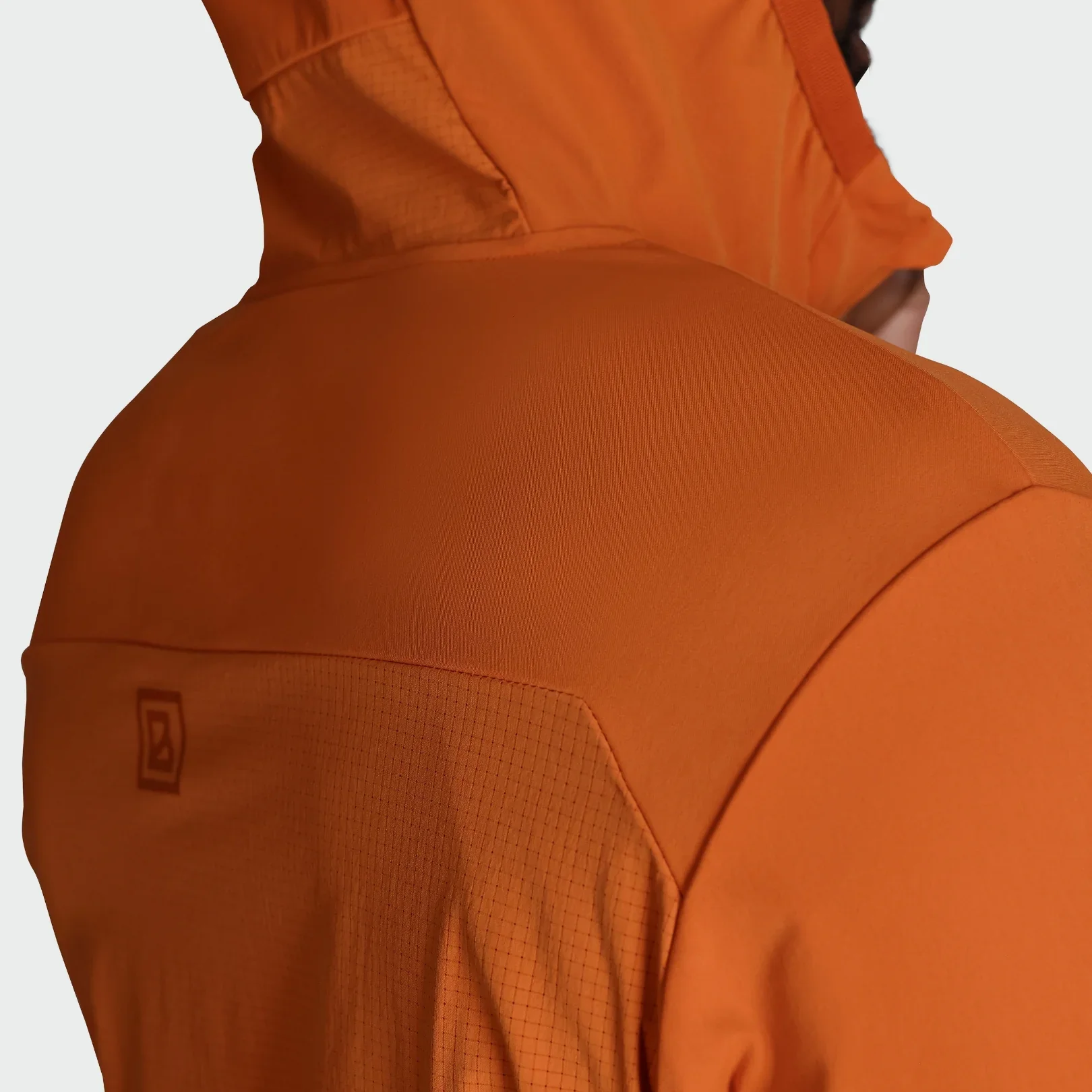 F25-r1-texow-longhorns_coolone_feature02_TorayDotAirFabric.webp