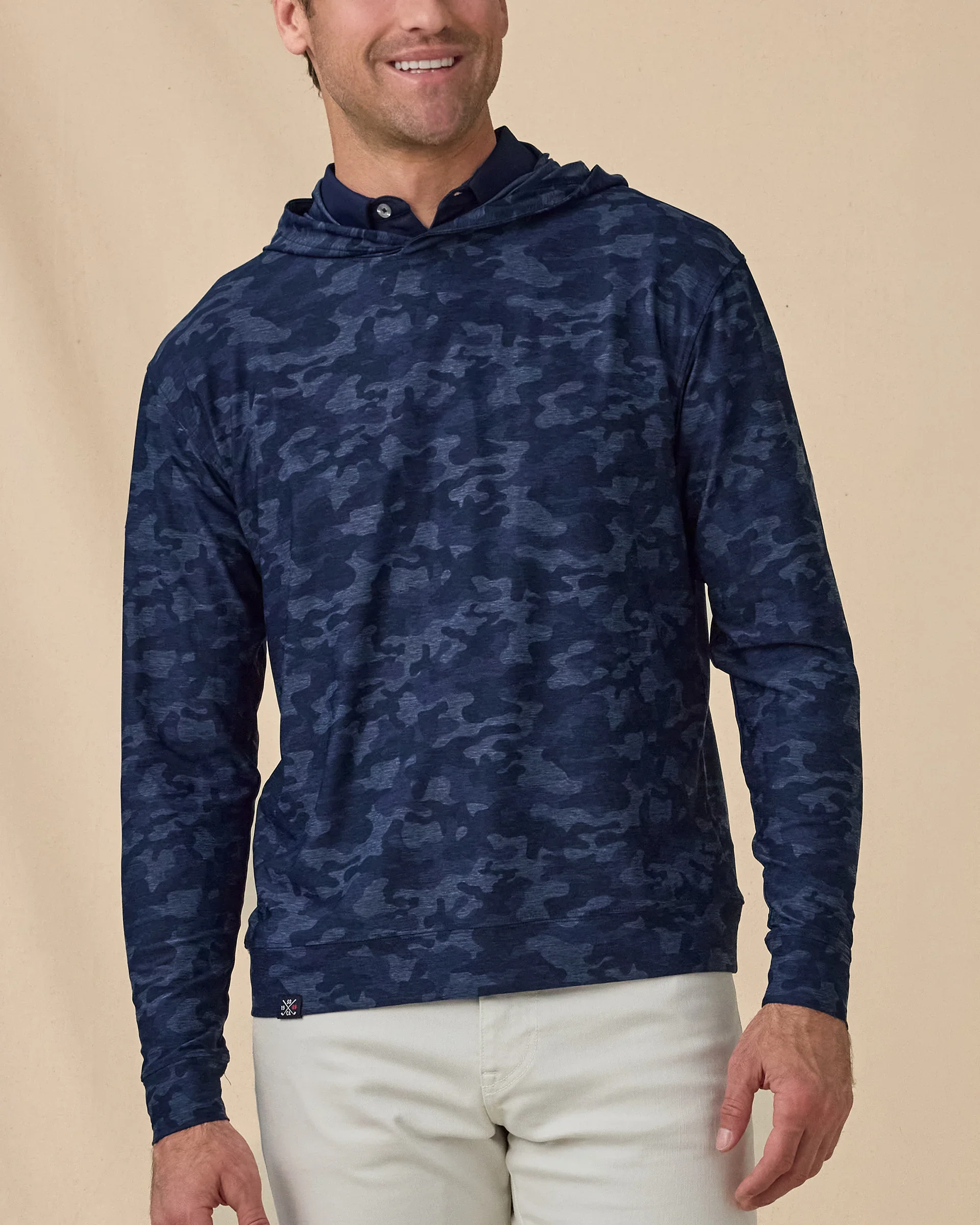 M300003_commander-hoodie-new-indigo_front_model_2.webp
