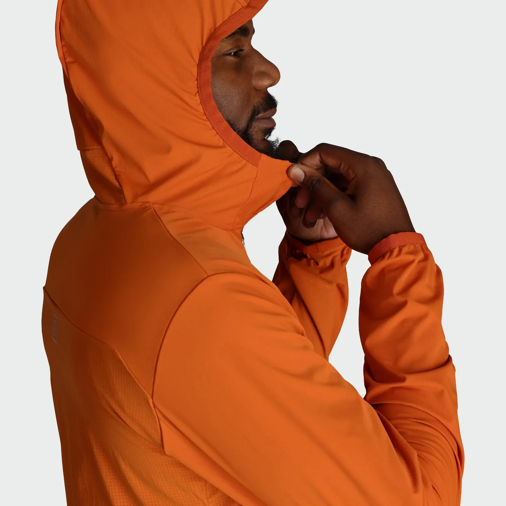 F25-r1-texow-longhorns_coolone_feature05_LightweightHood.webp