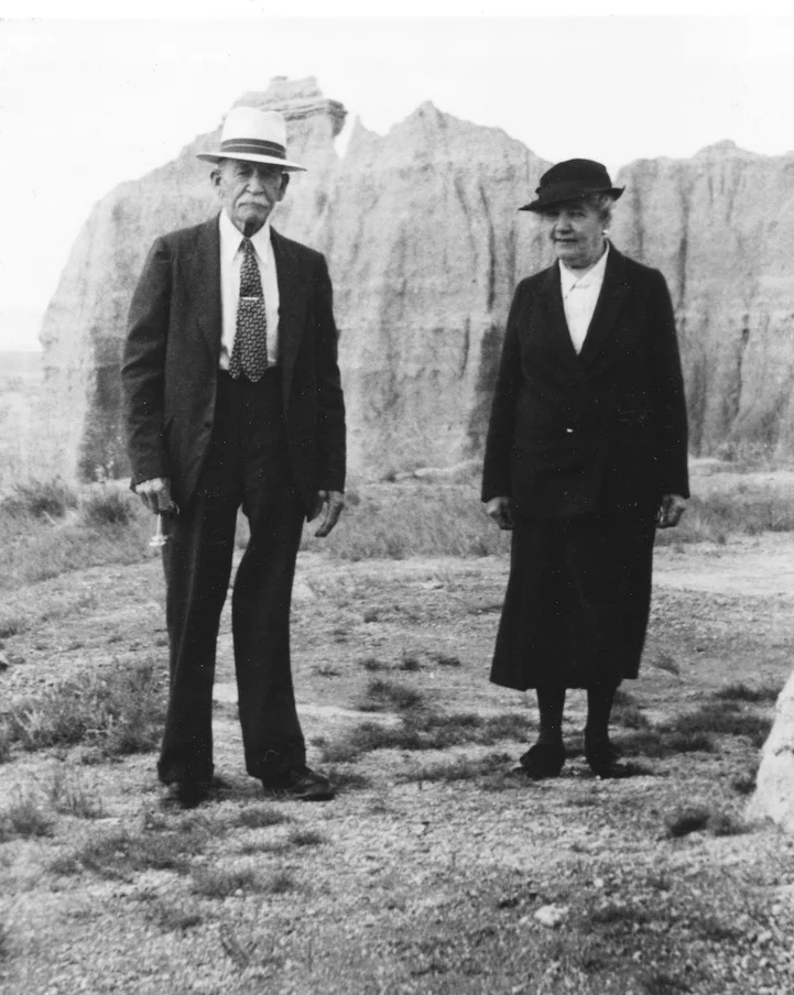 Almanzo and Laura on vacation in California. (Photo: Courtesy Laura Ingalls Wilder Home and Museum, Mansfield, Missouri)