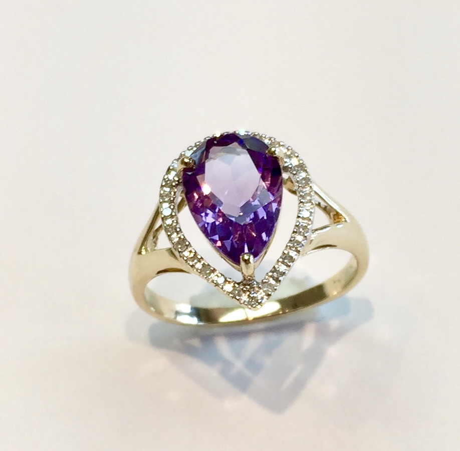 Item No AB118 USD375 14K Yellow Gold Amethyst and Diamond Ring A stylish ring with a four carat pear shaped amethyst and a halo of diamonds. Elegant in its simplicity.