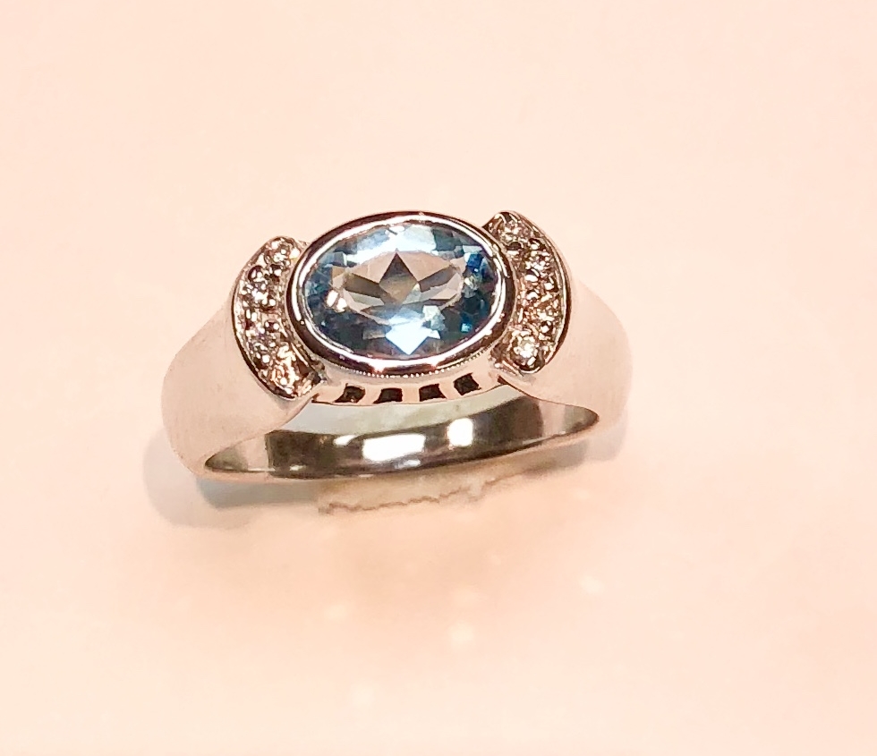 18K White Gold Aquamarine and Diamond Ring