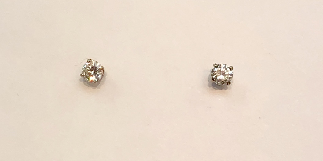 14K White Gold Diamond Stud earrings