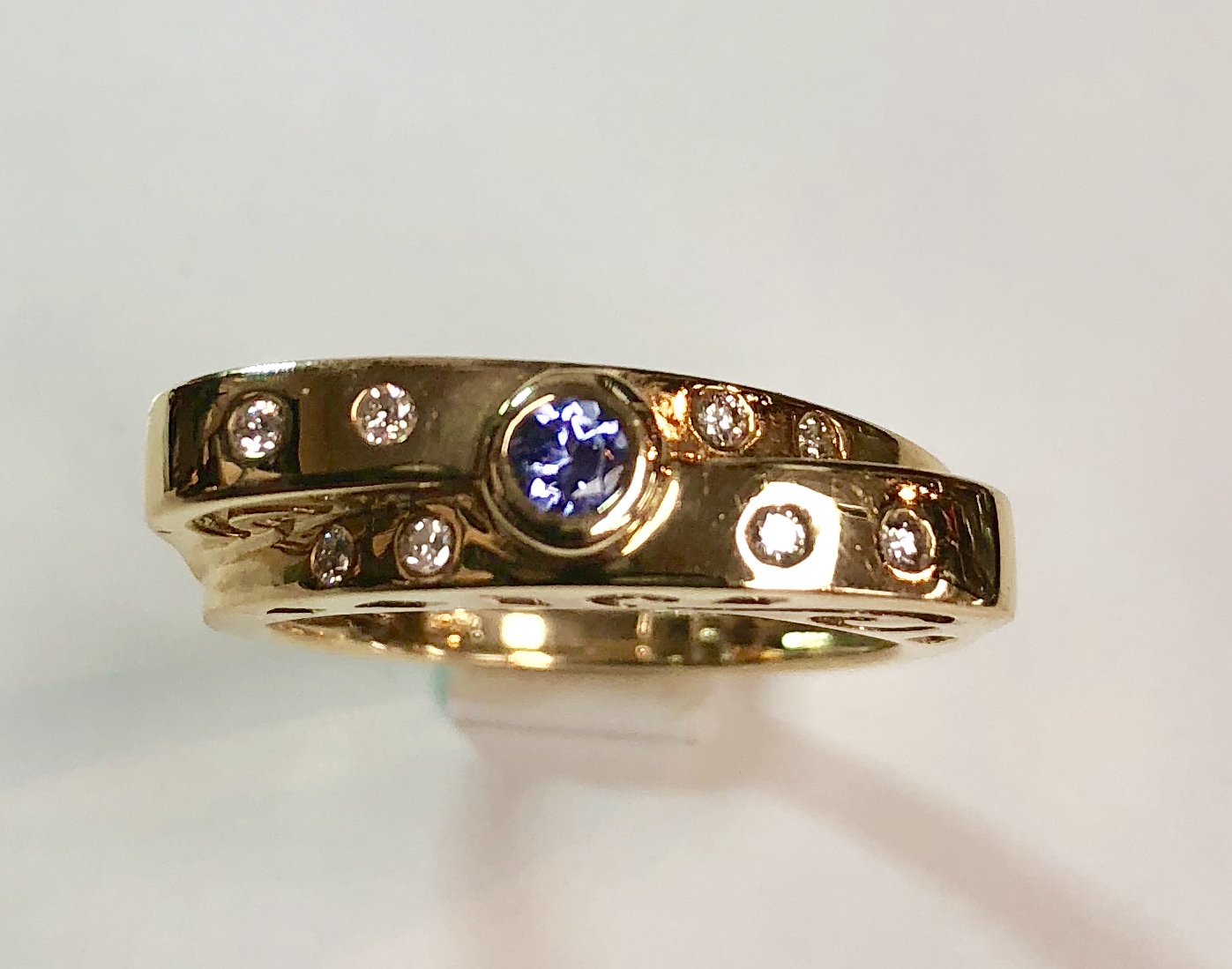 Item no. 260 US$395 Stamped 14k Yellow Gold, Tanzanite and Diamond Ring. Charming designer ring, simple and oh so elegant. 4.0 grams