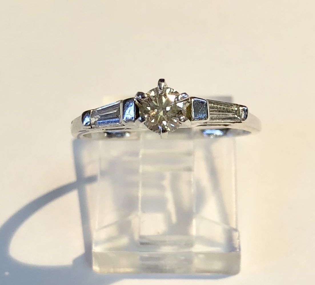 14K White Gold Diamond Ring