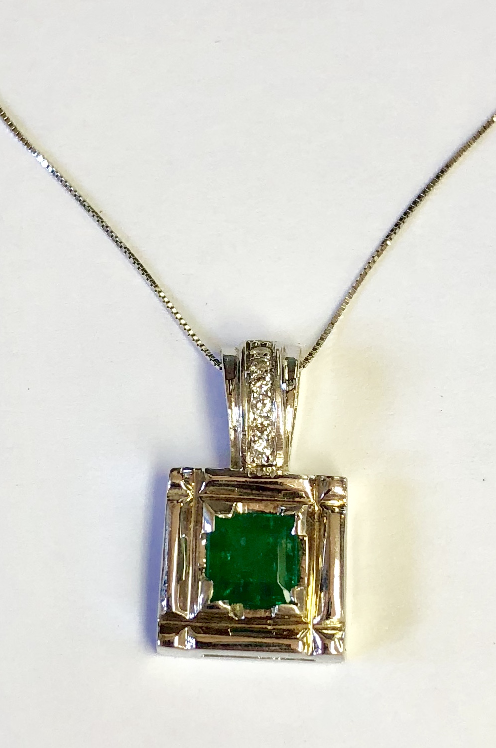 14k White Gold Emerald Diamond Necklace