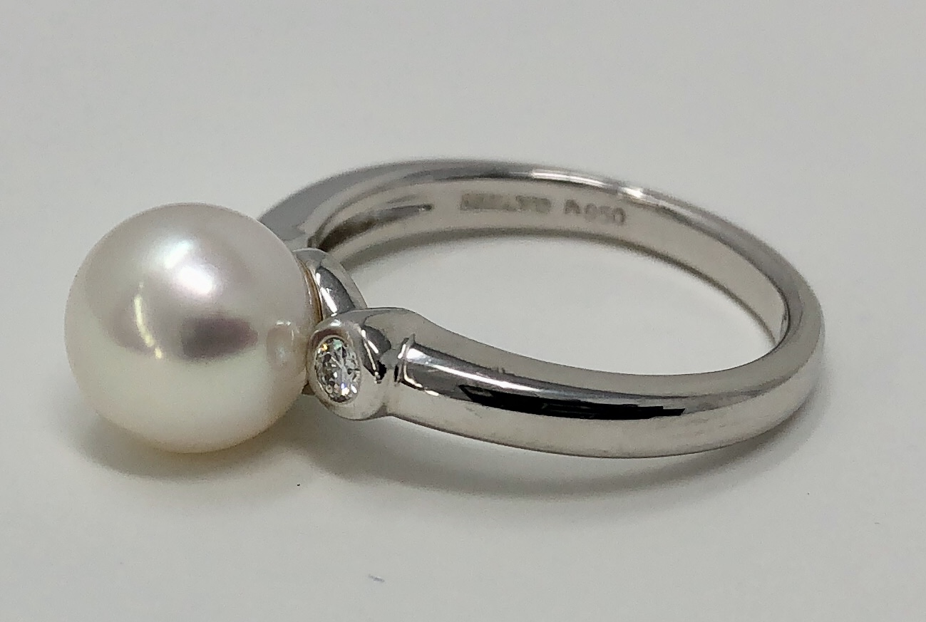 Platinum "Mikimoto" White Pearl Diamond Ring