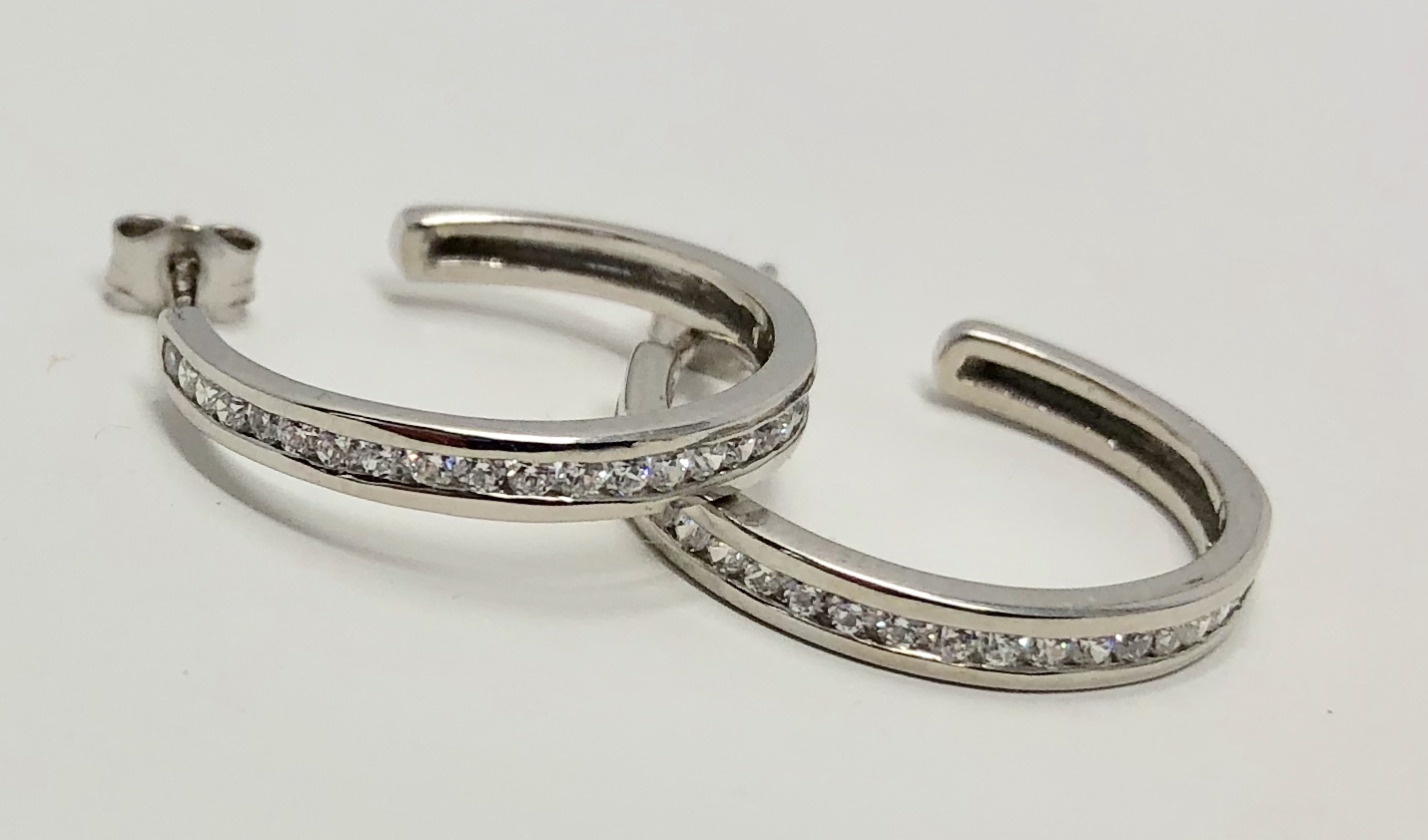 18K White Gold Diamond Hoop Earrings