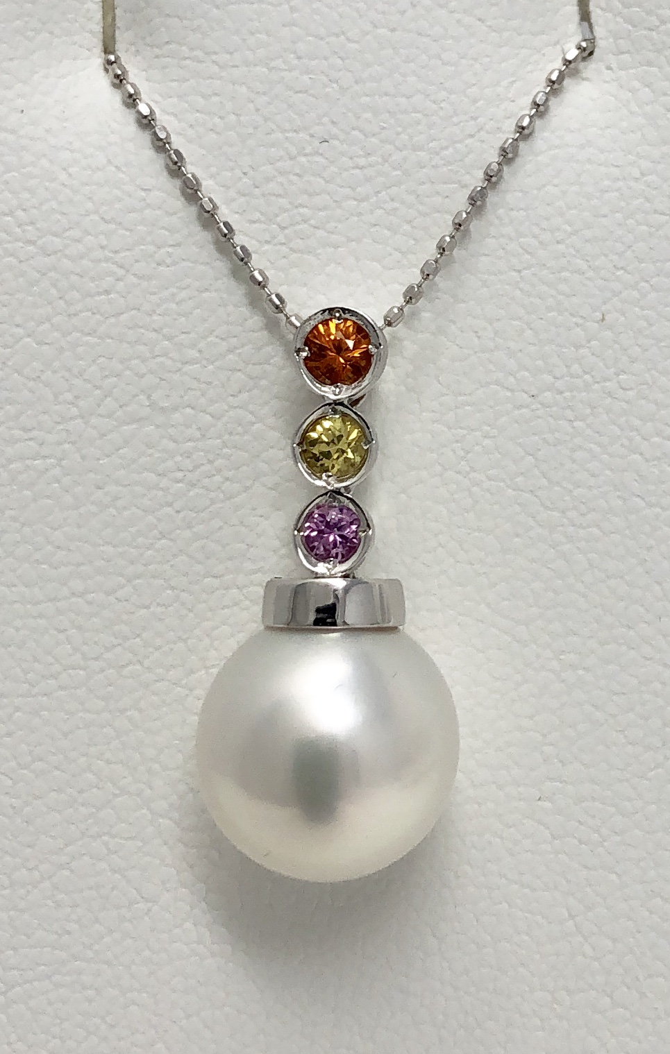 18k White Gold Sapphire Pearl Necklace