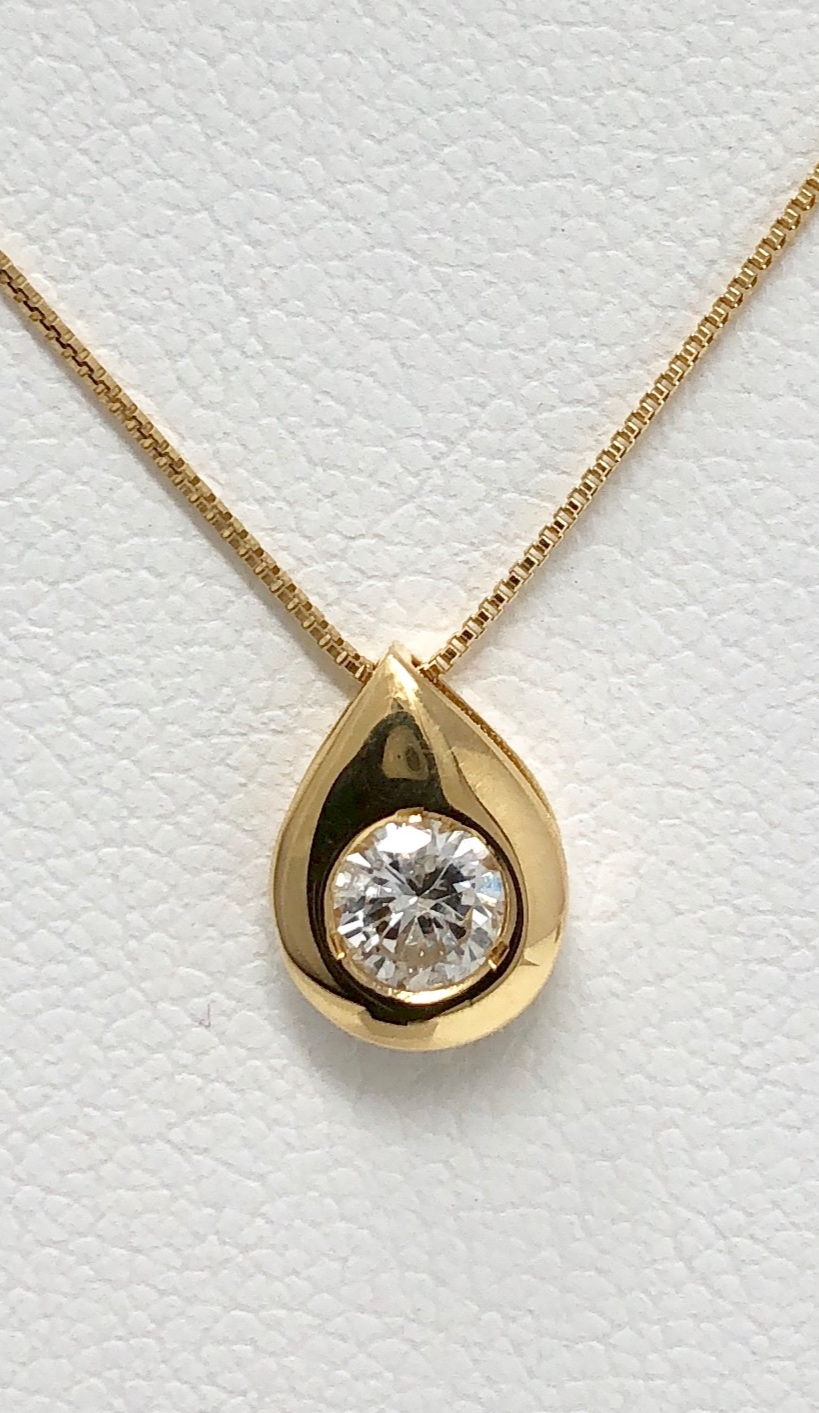 18K Yellow Gold Diamond Necklace