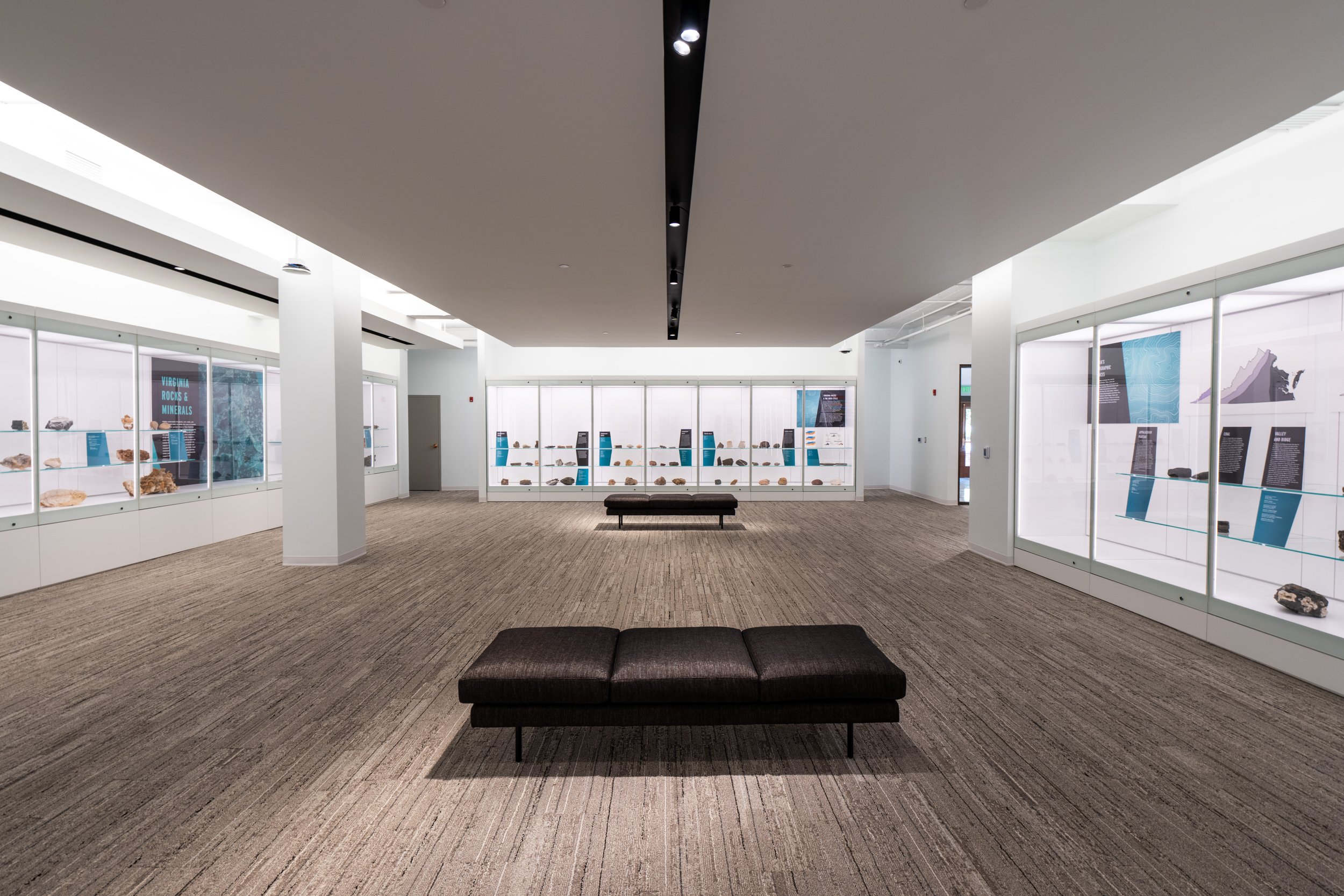 Lora_Robins_Gallery_082225-019.jpg
