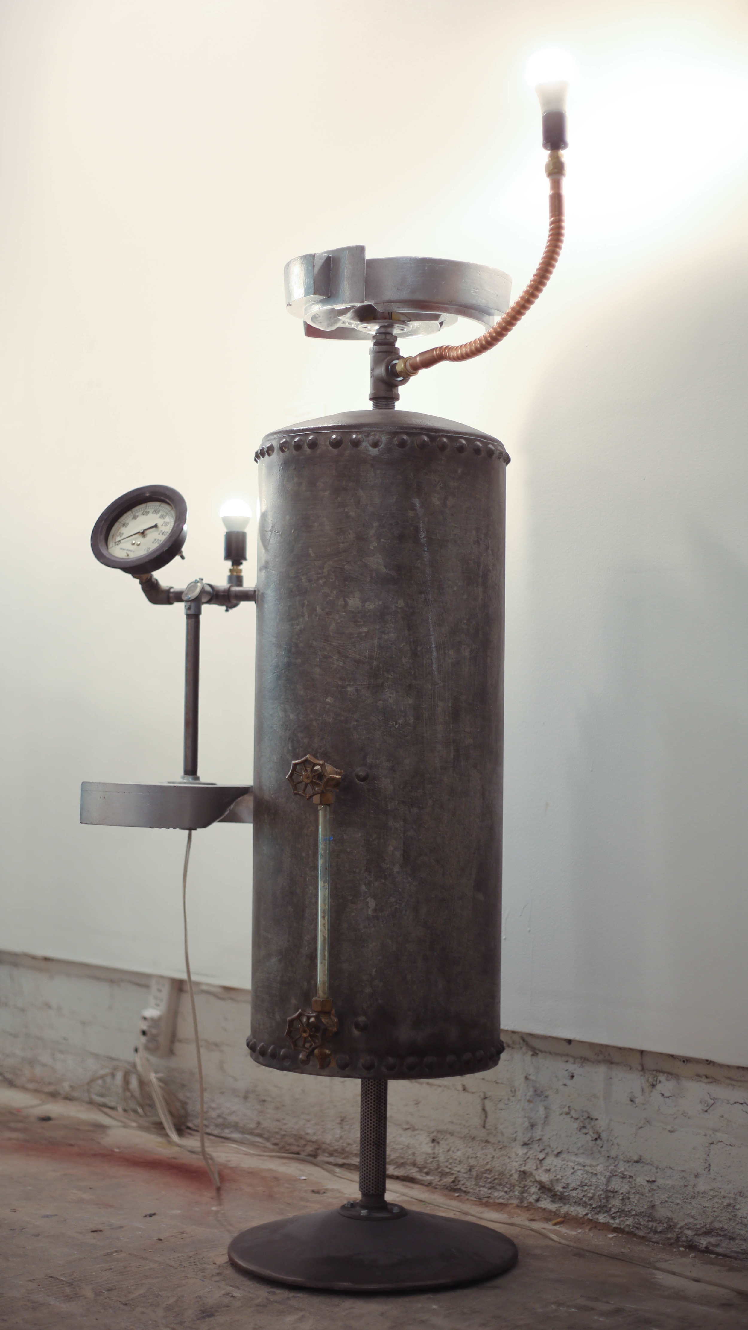 PRESSURE DROP — Washington DC steel expansion tank -  with foundry pattern - gauge - electronic stylings 