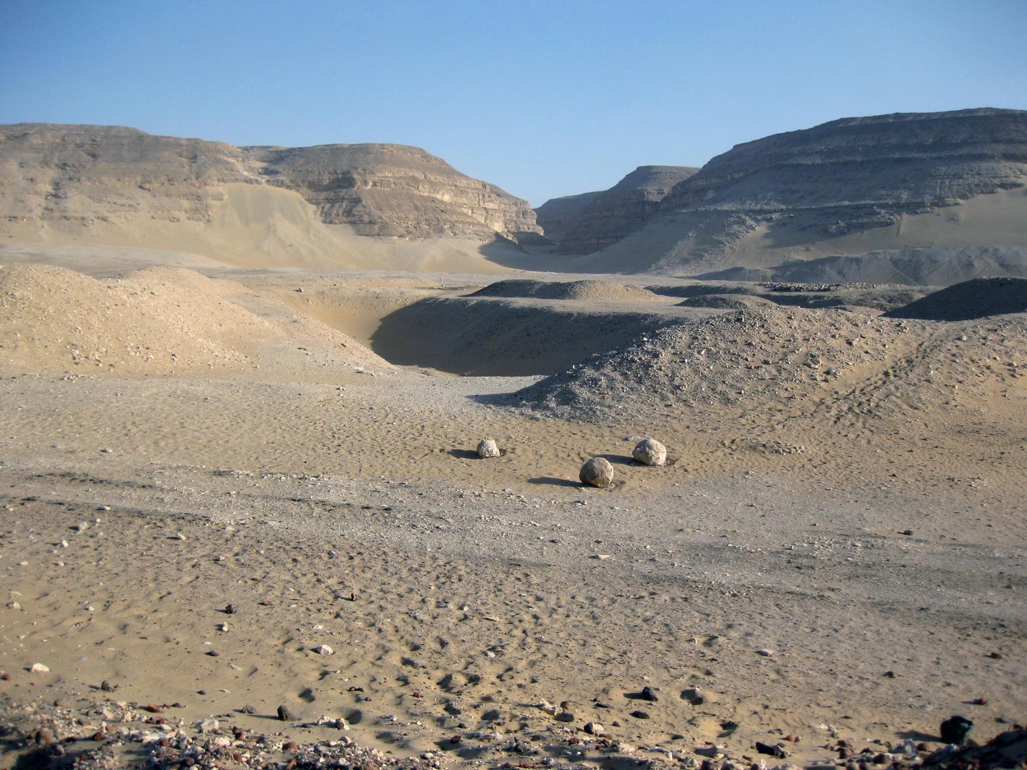 EDINBURGH Zsuzsanna Végh: Peker and Arek-Heh - the burial places of Osiris in Abydos