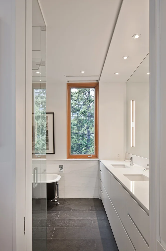 Master ensuite bathroom