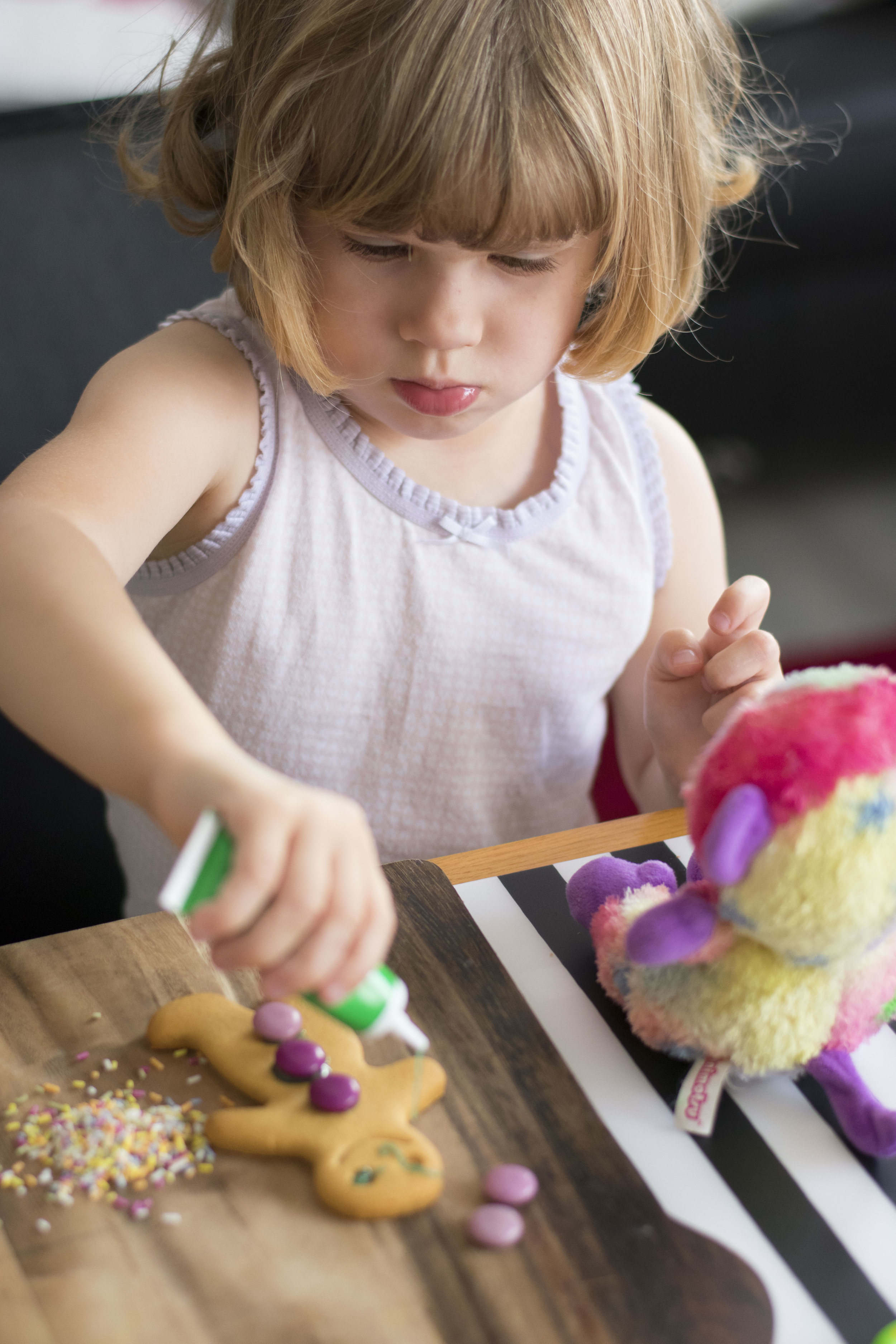 Gingerbread decorating 3.JPG