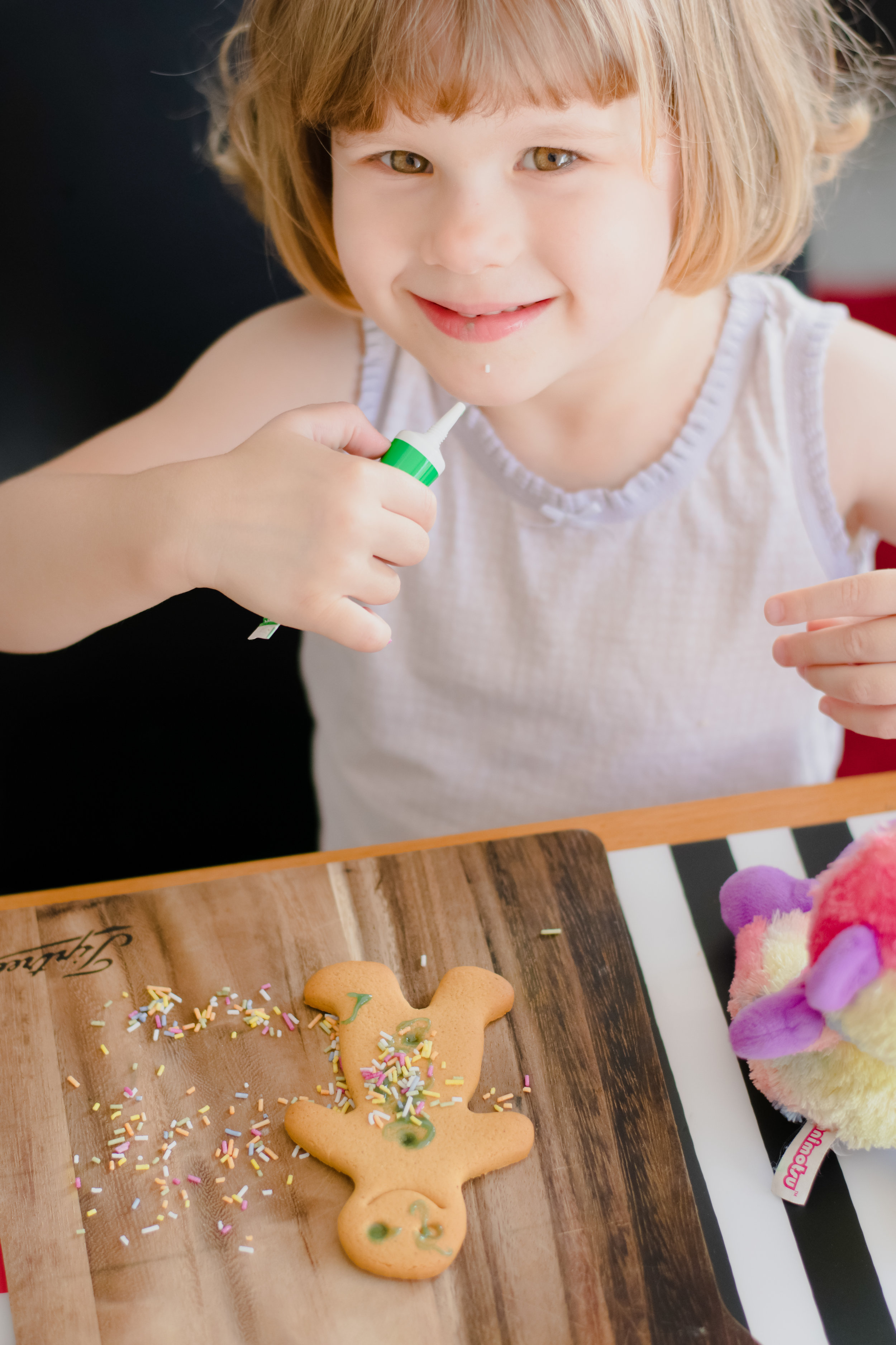 Gingerbread-decorating2.jpg