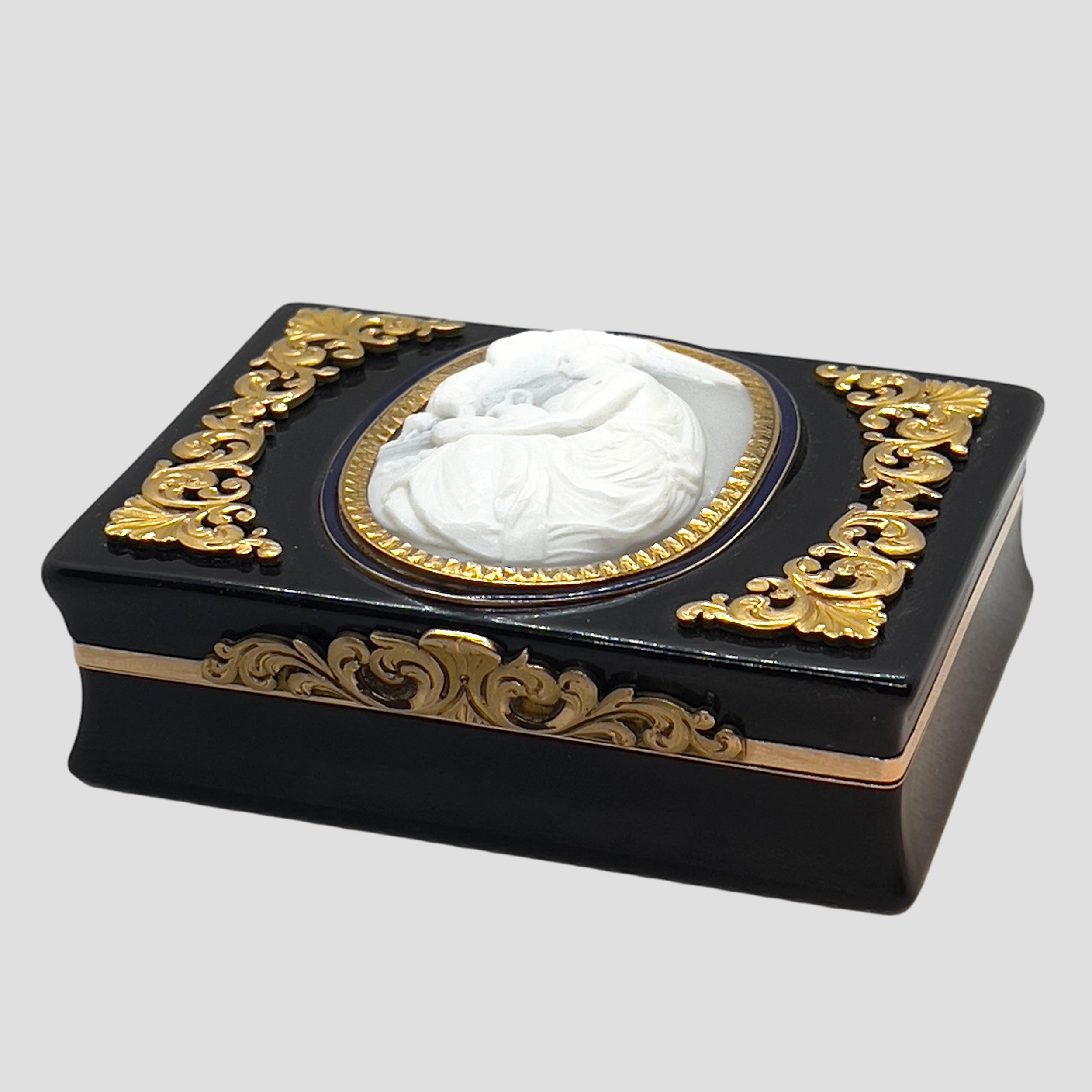 Lord Wellesley's gift gold snuff box