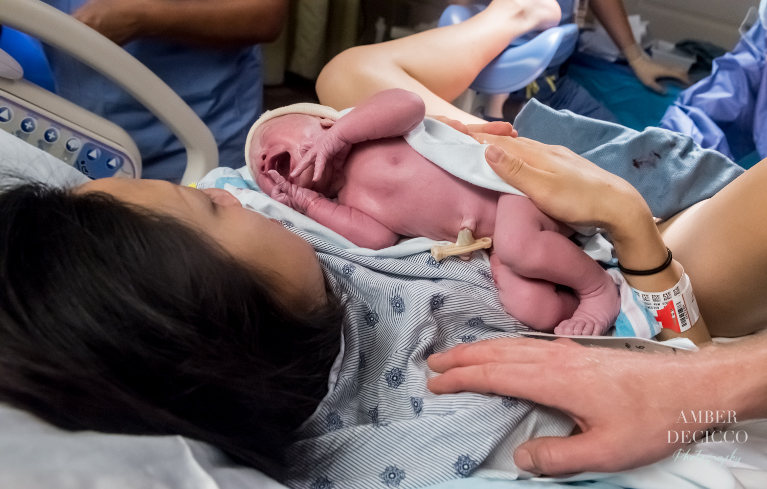 Meeting her baby for the first time | Birth Photography ©Amber DeCicco Photography