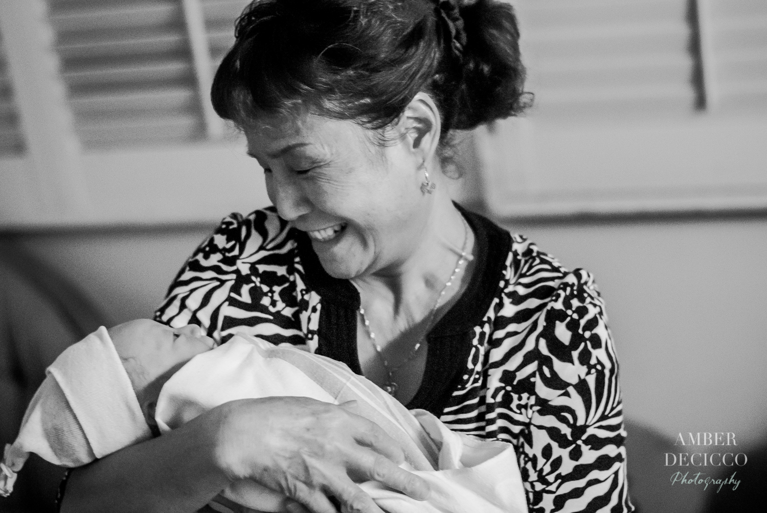 Grandma meets her Grandchild | Birth Photography ©Amber DeCicco Photography