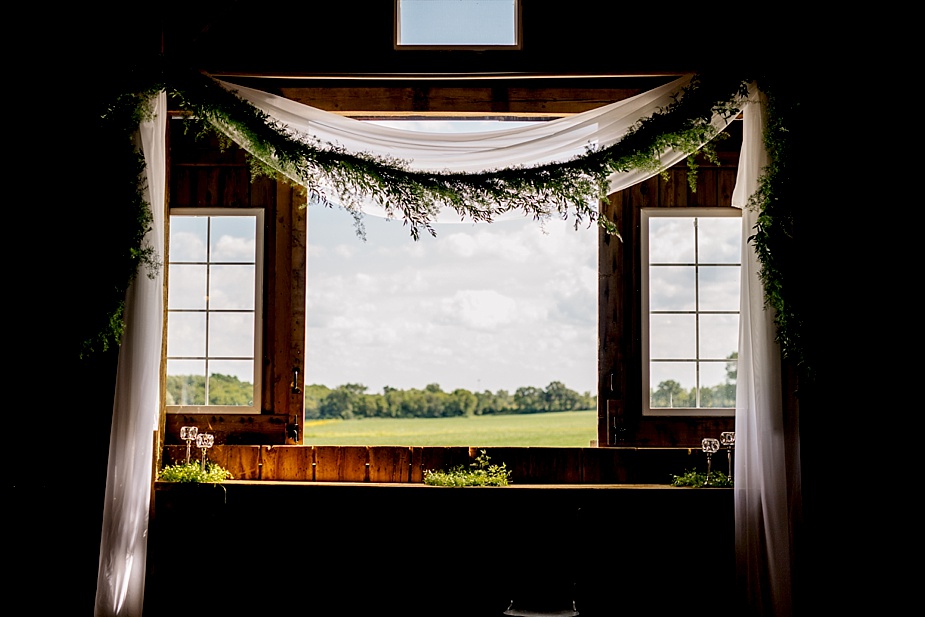 Taylor+Lauryn-Barn-Wedding-Milwaukee-Wedding-Photographer_0030.jpg