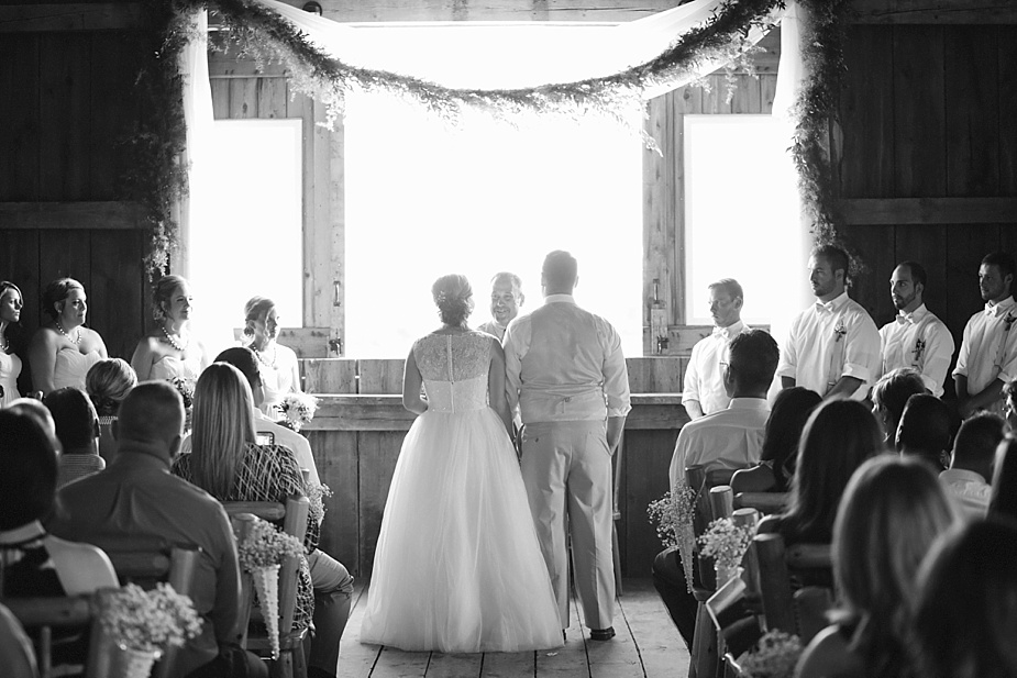Taylor+Lauryn-Barn-Wedding-Milwaukee-Wedding-Photographer_0039.jpg