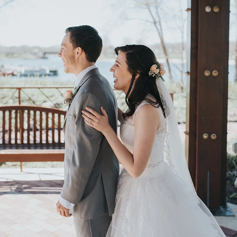 Joey-Evi-Independence-Grove-Spring-Wedding_Liller-Photo_0013.jpg