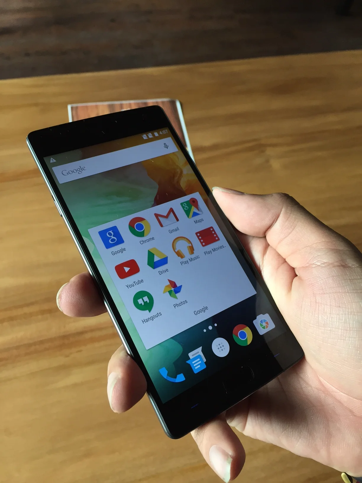 Hands-on Oneplus 2 (Tampak Depan )