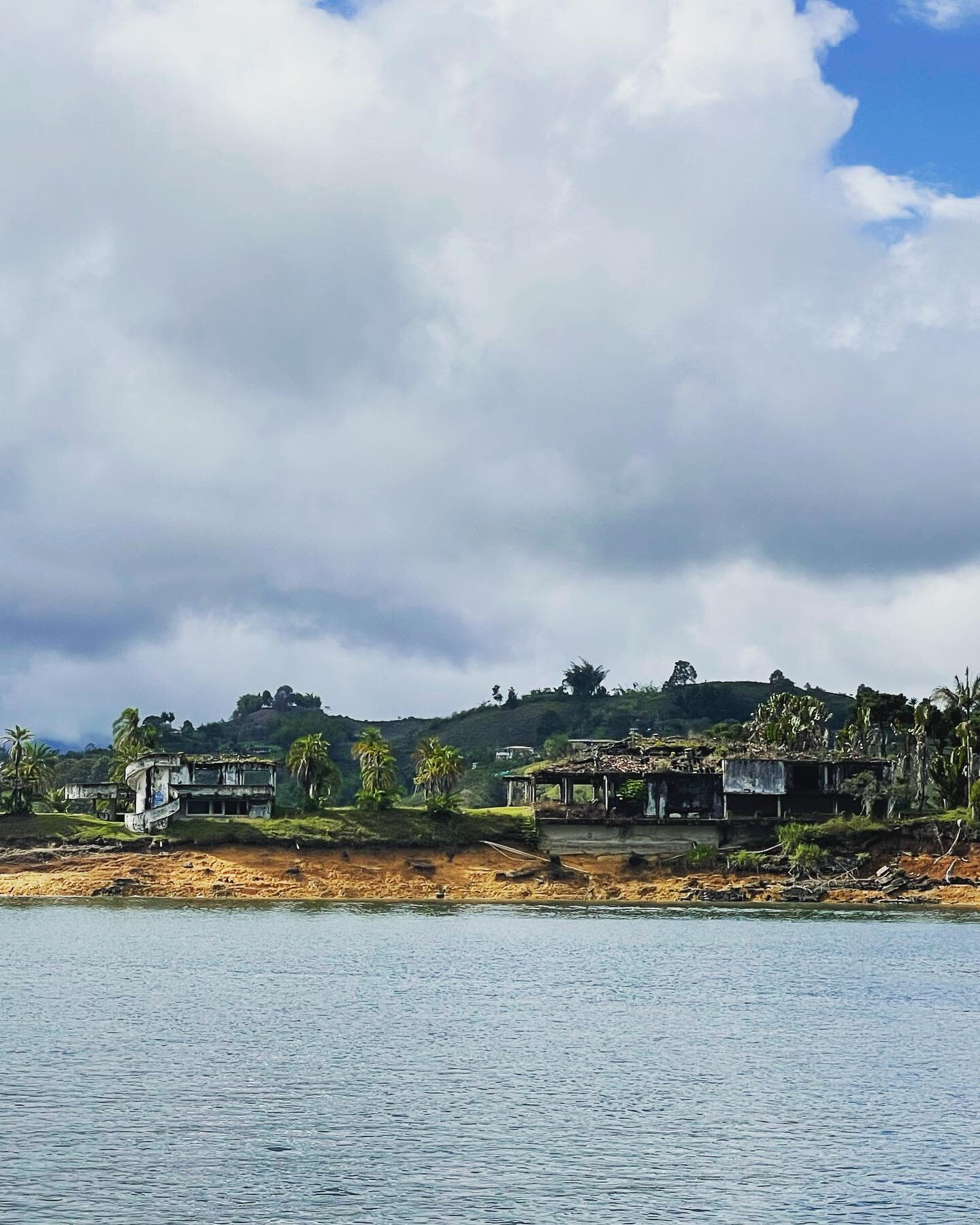 Y'all, this was WILD. And it was a surprising part of our day. First we ate, shopped and hiked. Then a sweet little boat trip. All very pleasant. 

Yes, we knew that Pablo Escobar's old property was in this little lake town, but seeing it in person w