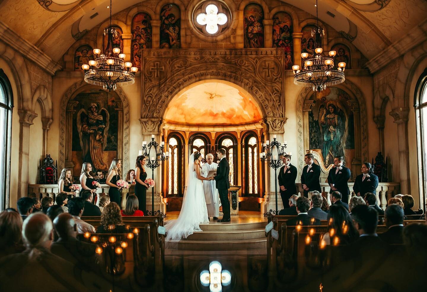 Want to get married in the most beautiful chapel in Italy? 
All you have to do is take a short drive to Mckinney &hearts;️
.
.
.
.

#theolana #theolanawedding #dallasweddingplanner #dallasweddingphotographer #dallasweddingvideographer #dallasweddingv