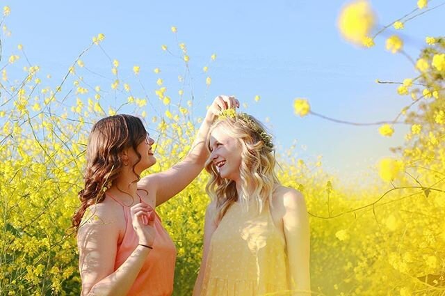 Today it&rsquo;s supposed to snow in our little town, &amp; we&rsquo;re quite excited! Here&rsquo;s a photo opposite to brighten this snowy day of these sweet lady friends, because who doesn&rsquo;t love a photo of women supporting eachother!?