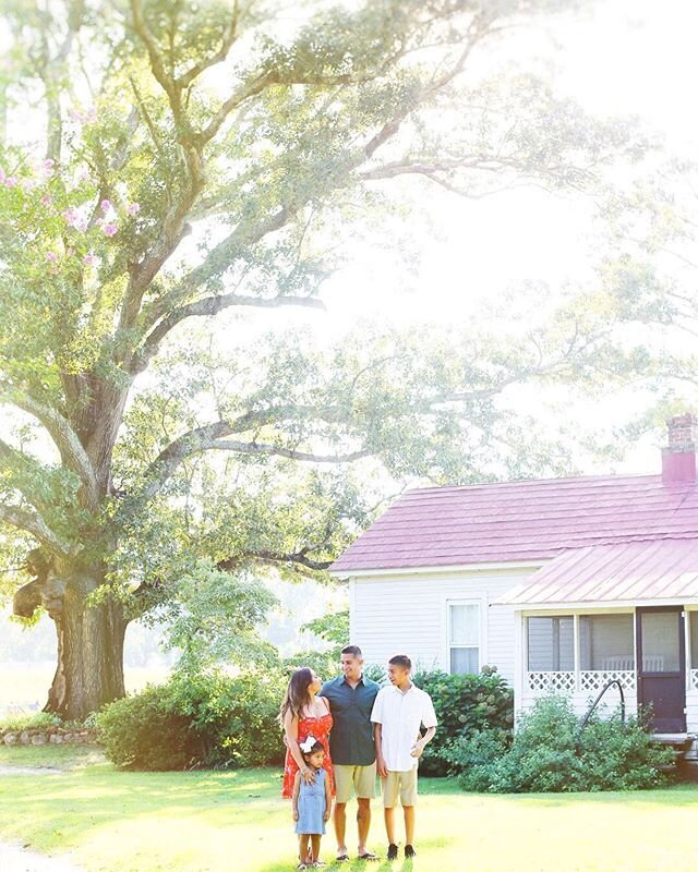 This dreamy farm is my fave local spot to get home made ice cream &amp; see all their farm animals. Here&rsquo;s to this sweet session with this fam where we enjoyed all the goodies in this place &amp; dug into yummy ice cream afterwards 🍦 #supportl