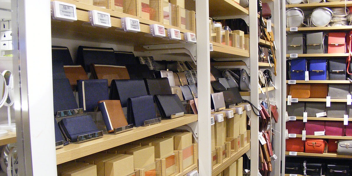 Electronic price tags for wallets and bags on shelves
