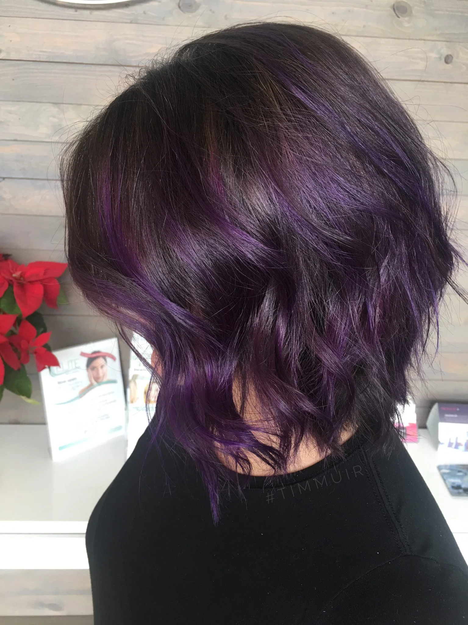 POPS OF VIOLET ON A CHOCOLATE BASE