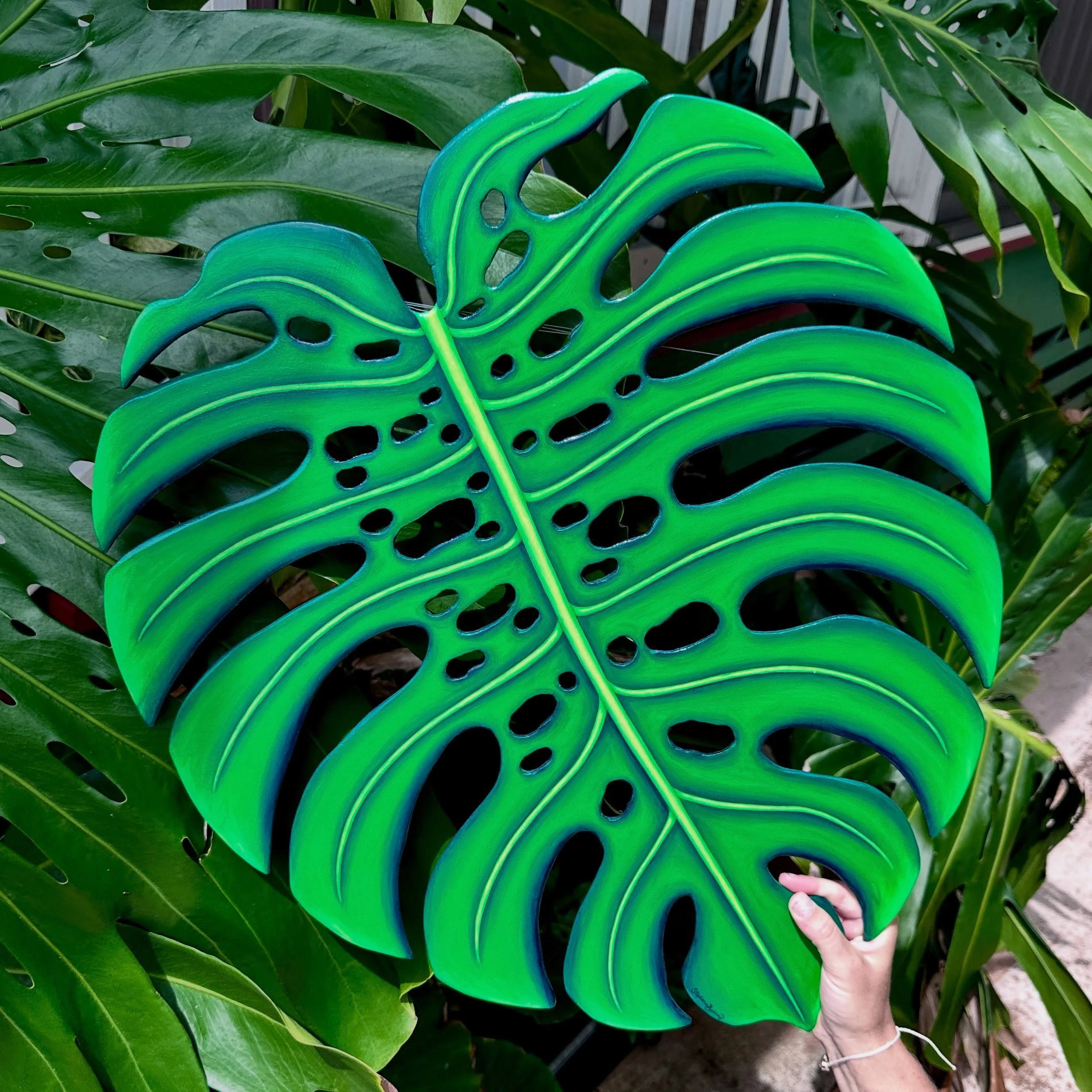 Sold! My beautiful monstera wood cutout has found its home! 🤩 I&rsquo;ll be shipping this beauty to a collector in Japan, and it will be a perfect addition to their collection ✨✨✨👏🏼

Mahalo to all my wonderful collectors! 💚

#stephanieboinayart #