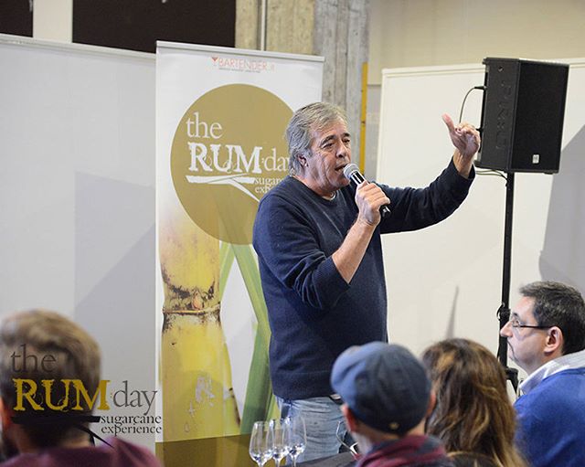 Luca Gargano while teaching at the Rum School.