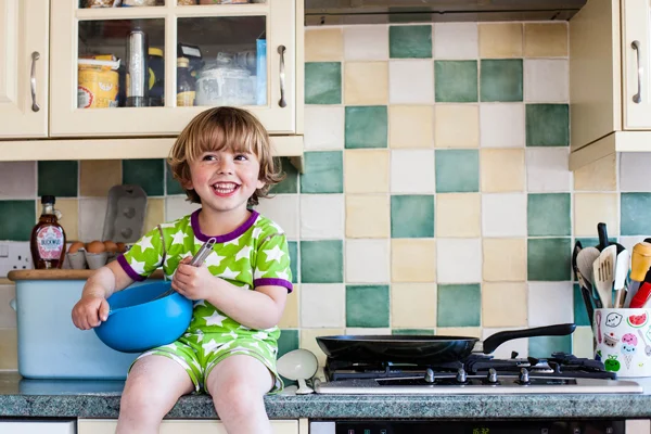 Recipe: Fluffy blueberry pancakes for Father's Day